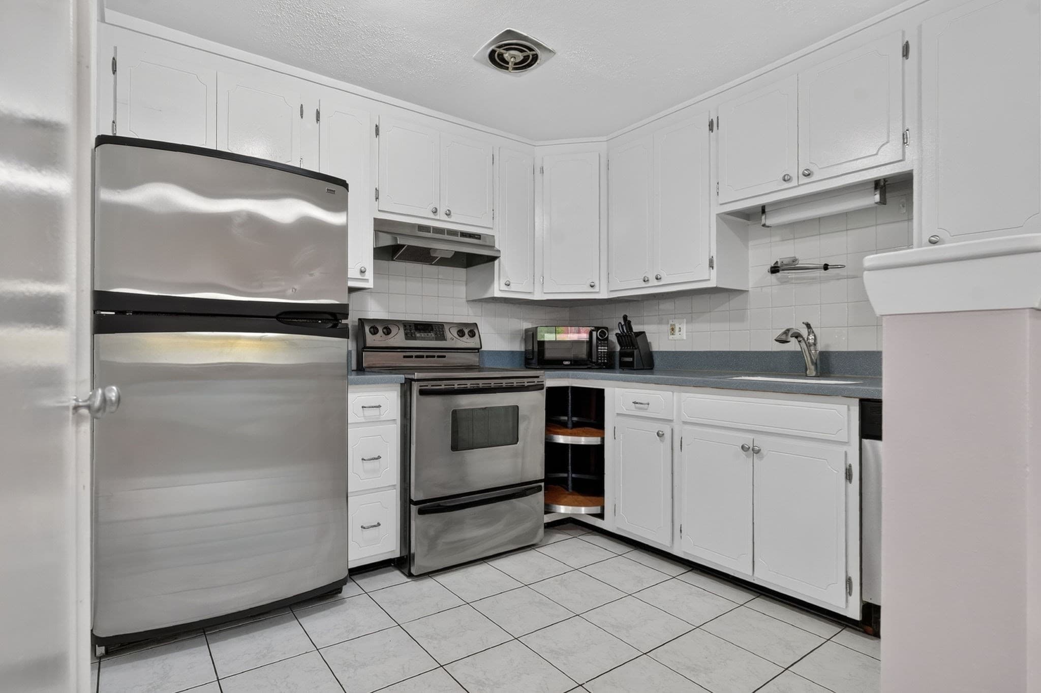 Condominium at 2192 Mass Ave # 2, Cambridge MA 02140, Cambridge, photo 8 of 23