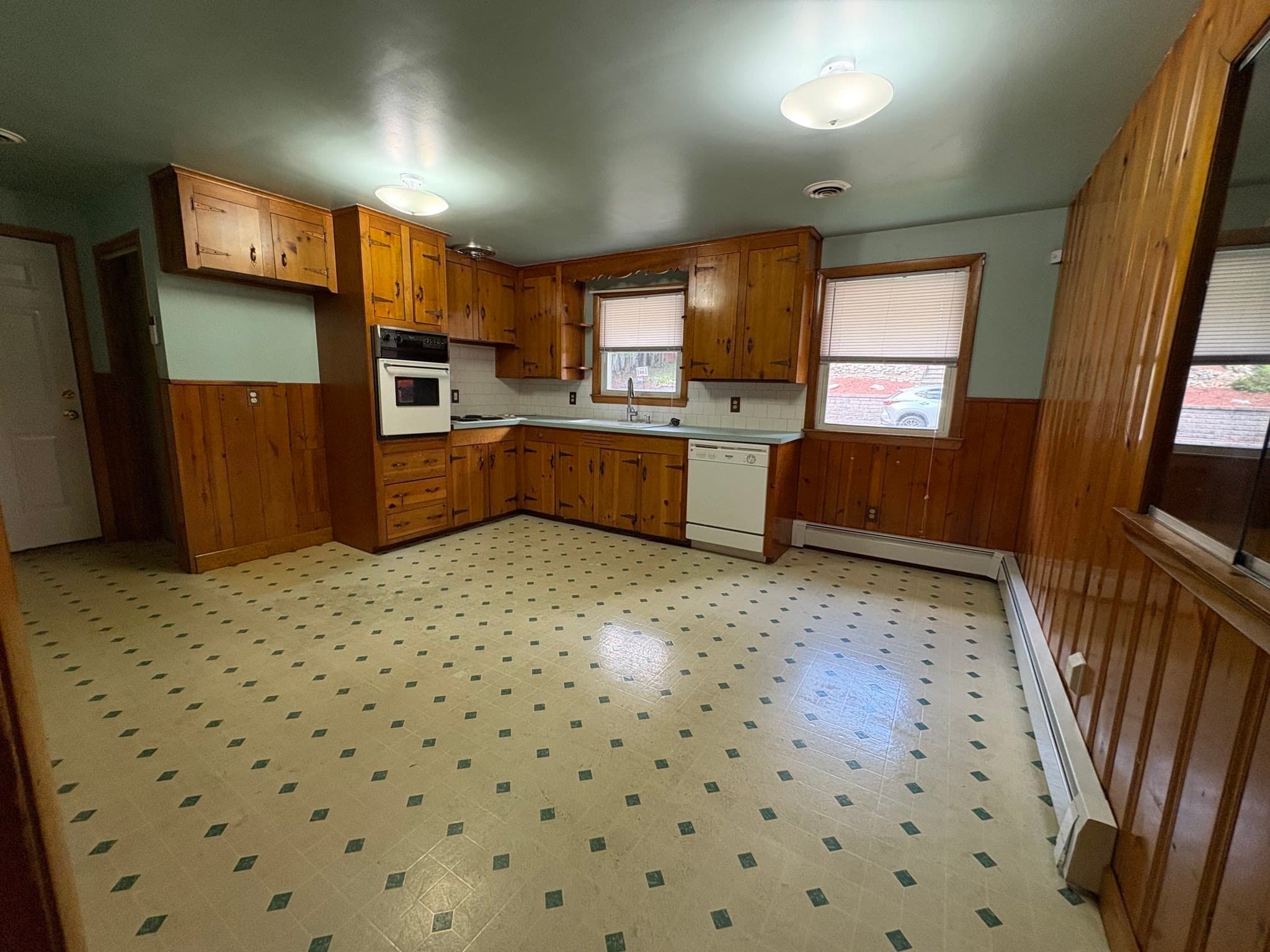 Single Family Residence at 175 Dana Ave, Worcester MA 01604, Worcester, photo 4 of 23