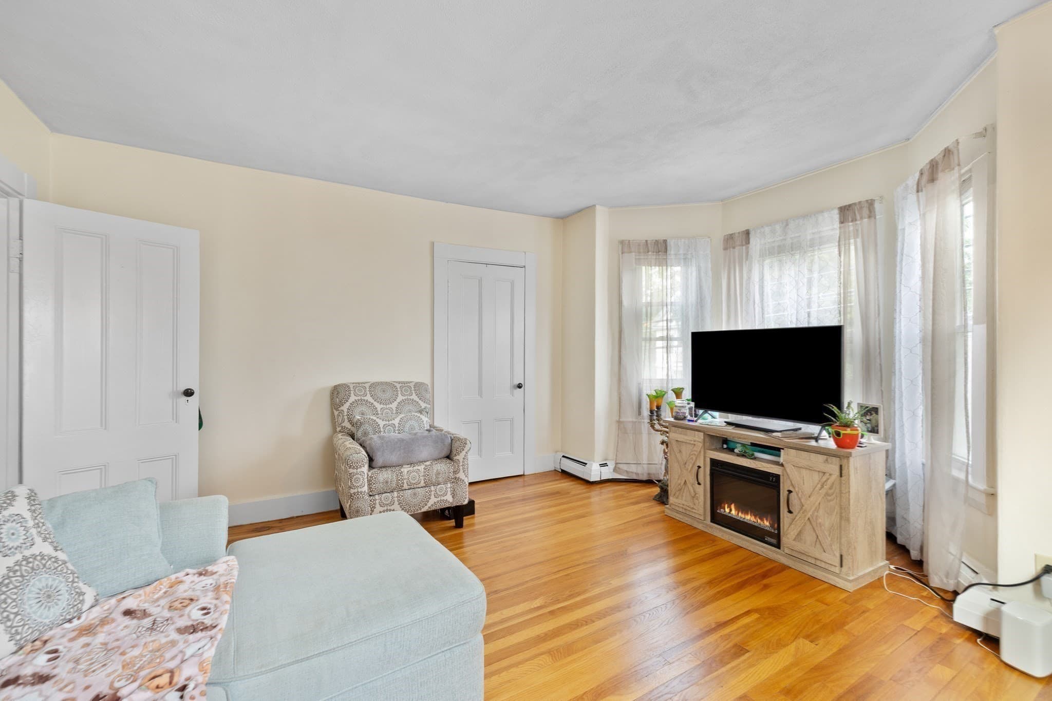 3 Family at 280-282 River Street, Waltham MA 02453, Waltham, photo 3 of 25