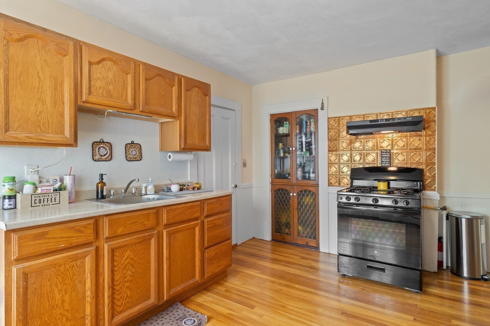 3 Family at 280-282 River Street, Waltham MA 02453, Waltham, photo 5 of 25
