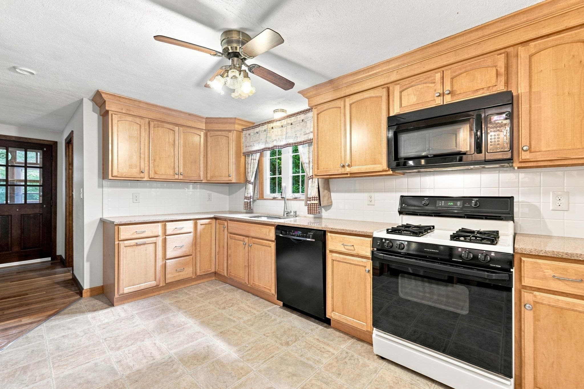 Single Family Residence at 30 Ideal Ave, Chelmsford MA 01824, Chelmsford, photo 5 of 37