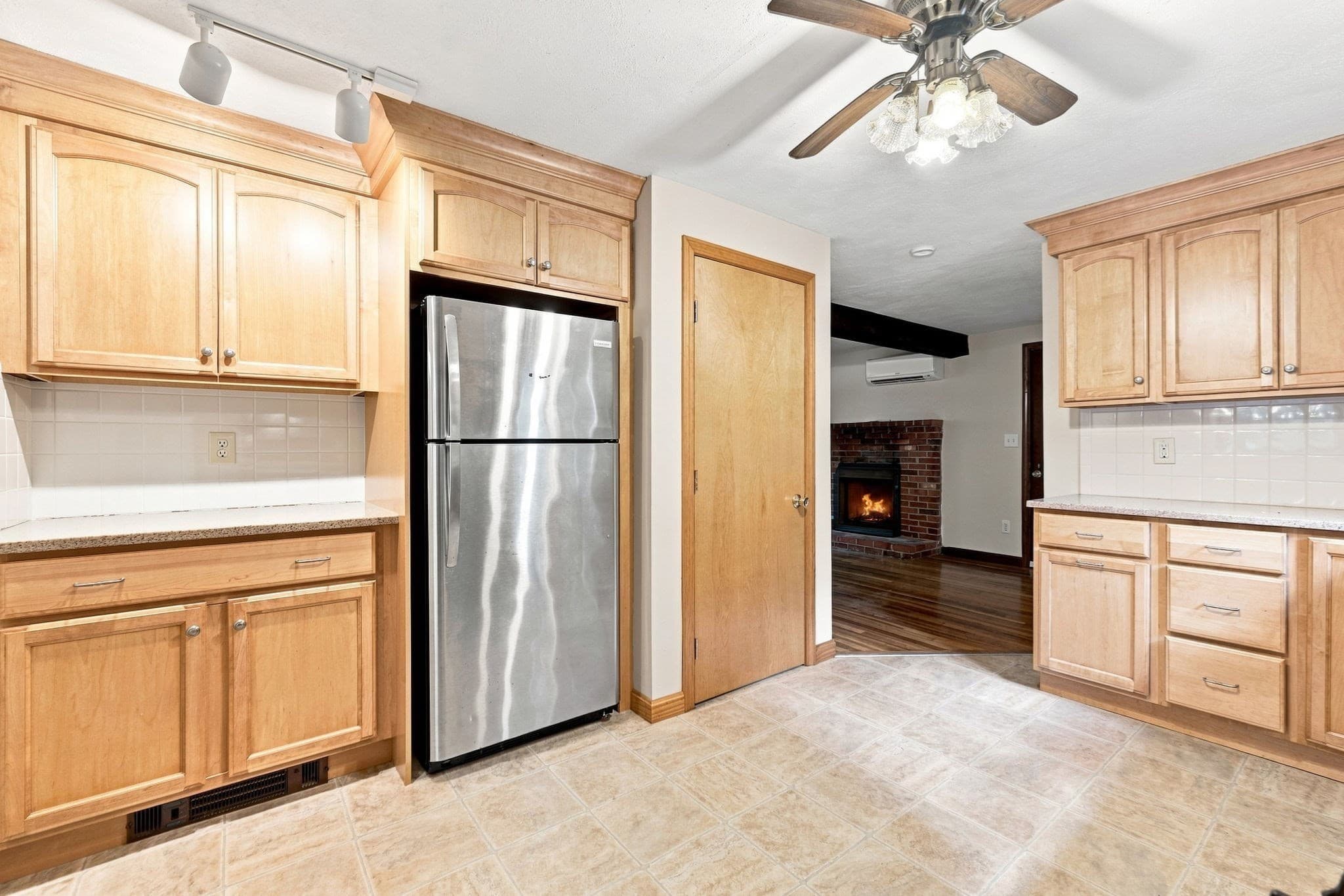 Single Family Residence at 30 Ideal Ave, Chelmsford MA 01824, Chelmsford, photo 4 of 37