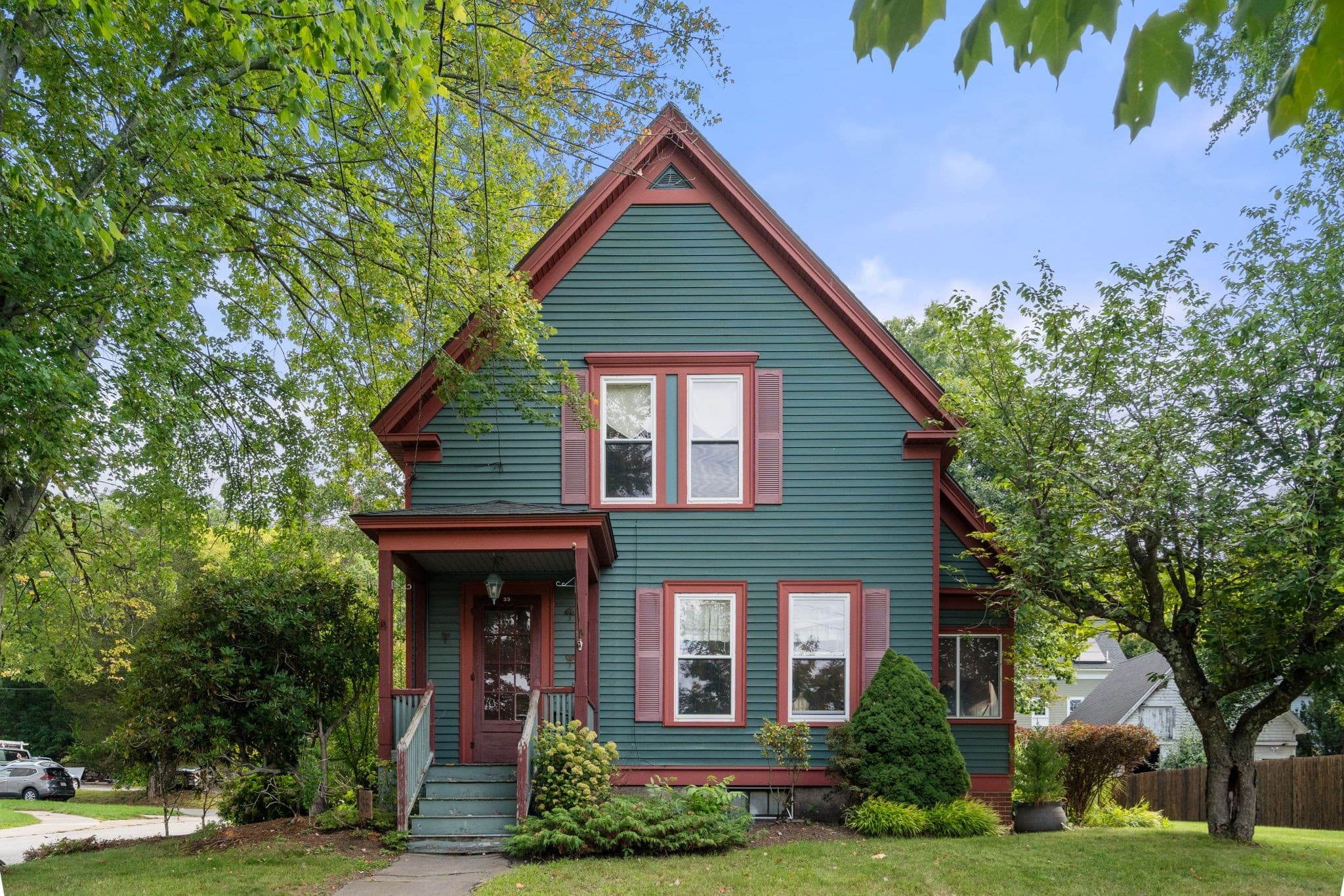 35 Dutcher St, Hopedale MA 01747
