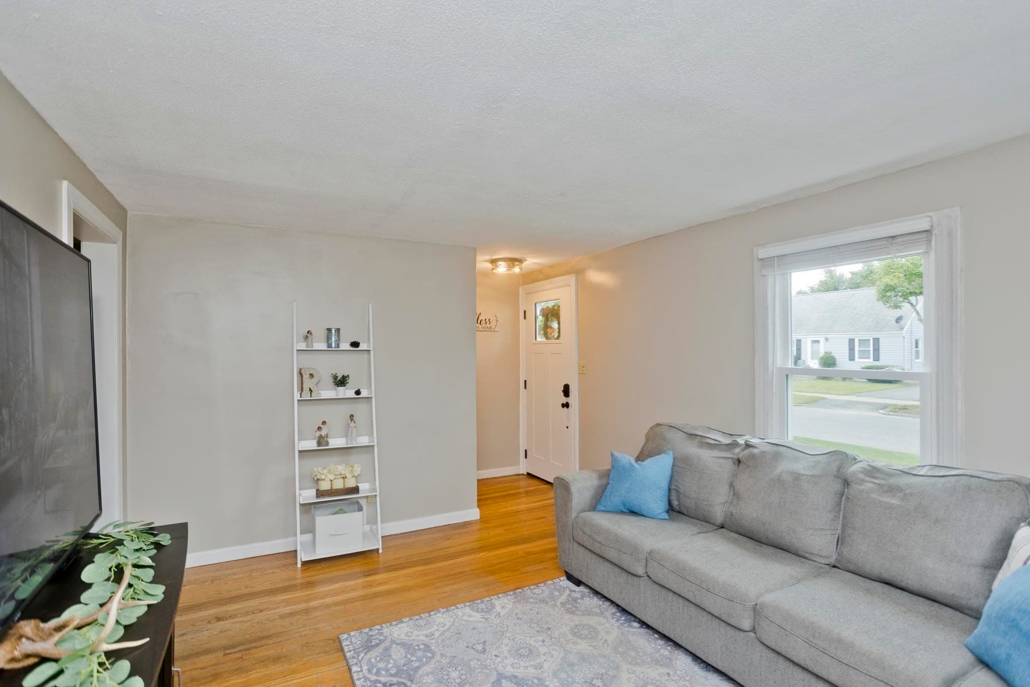 Single Family Residence at 143 Winton St, Springfield MA 01118, Springfield, photo 6 of 39