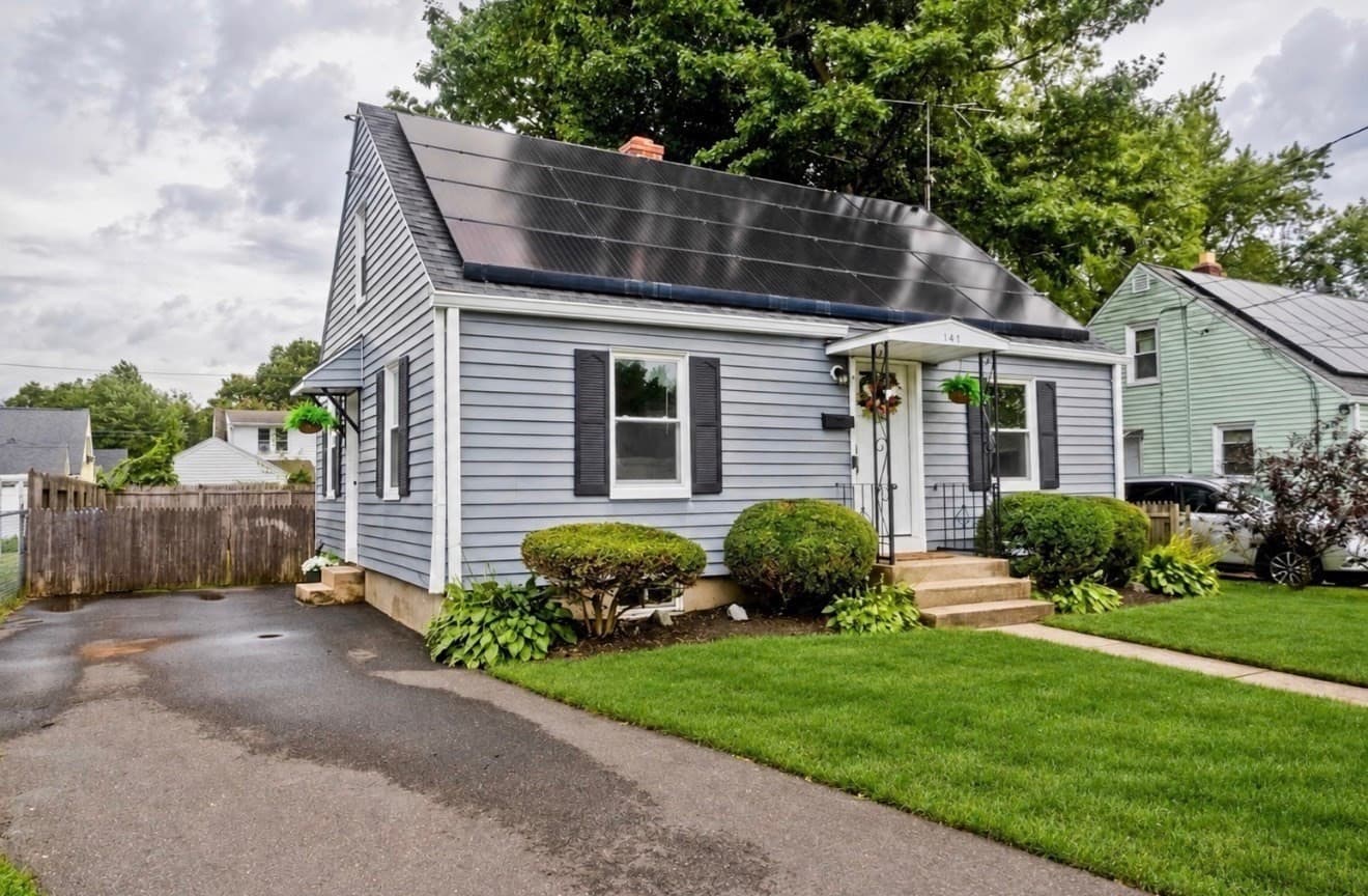 Single Family Residence at 143 Winton St, Springfield MA 01118, Springfield, photo 3 of 39