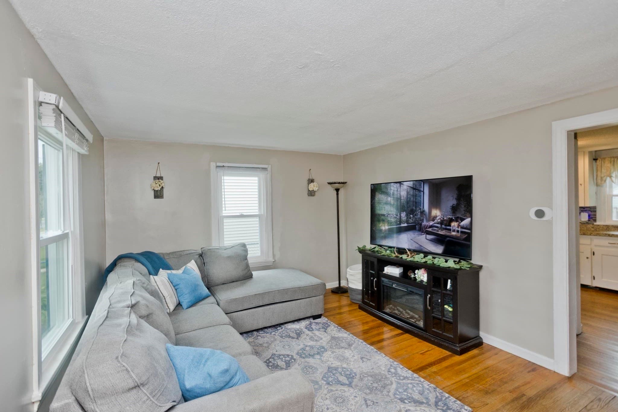 Single Family Residence at 143 Winton St, Springfield MA 01118, Springfield, photo 5 of 39