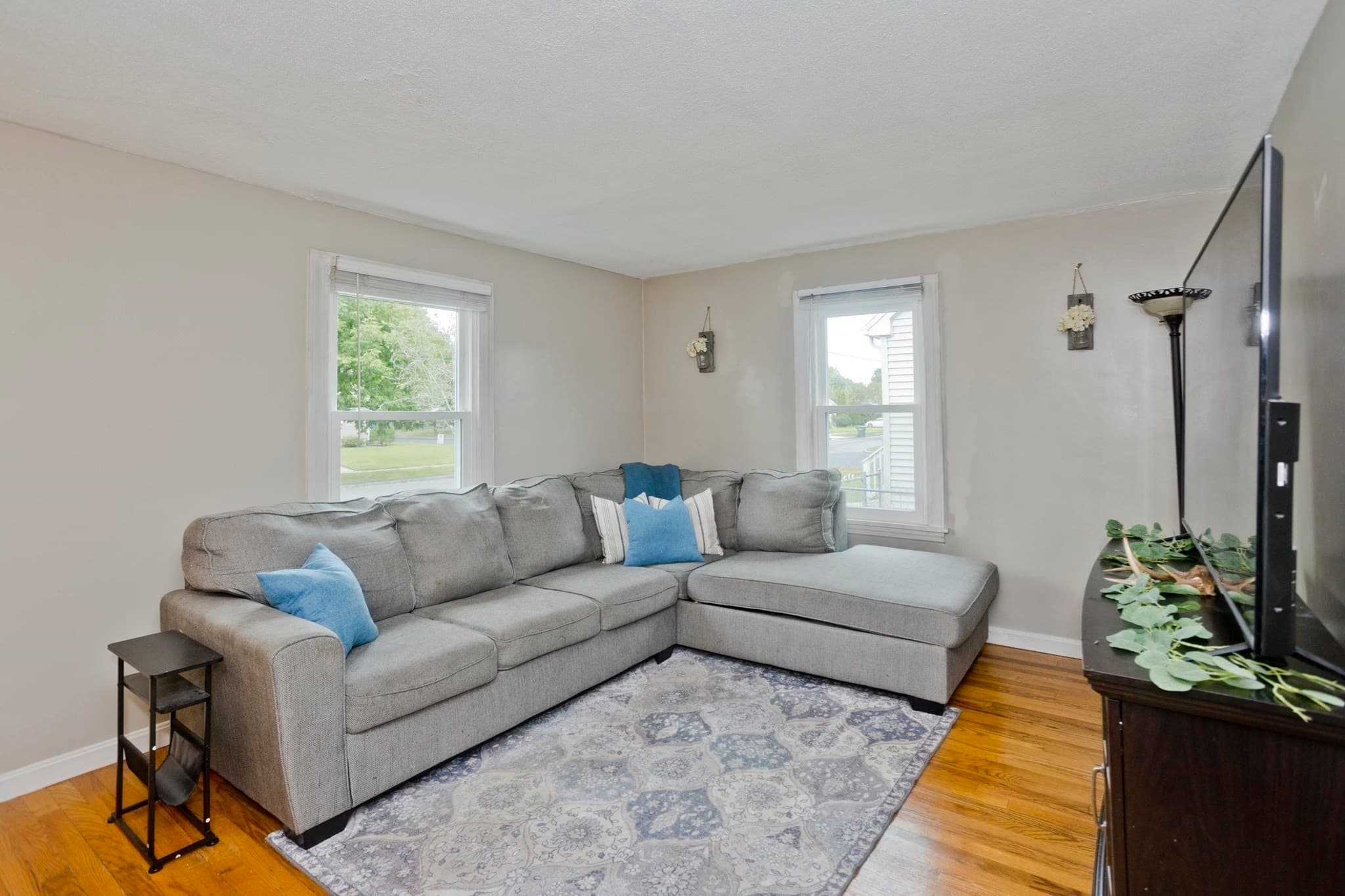 Single Family Residence at 143 Winton St, Springfield MA 01118, Springfield, photo 4 of 39