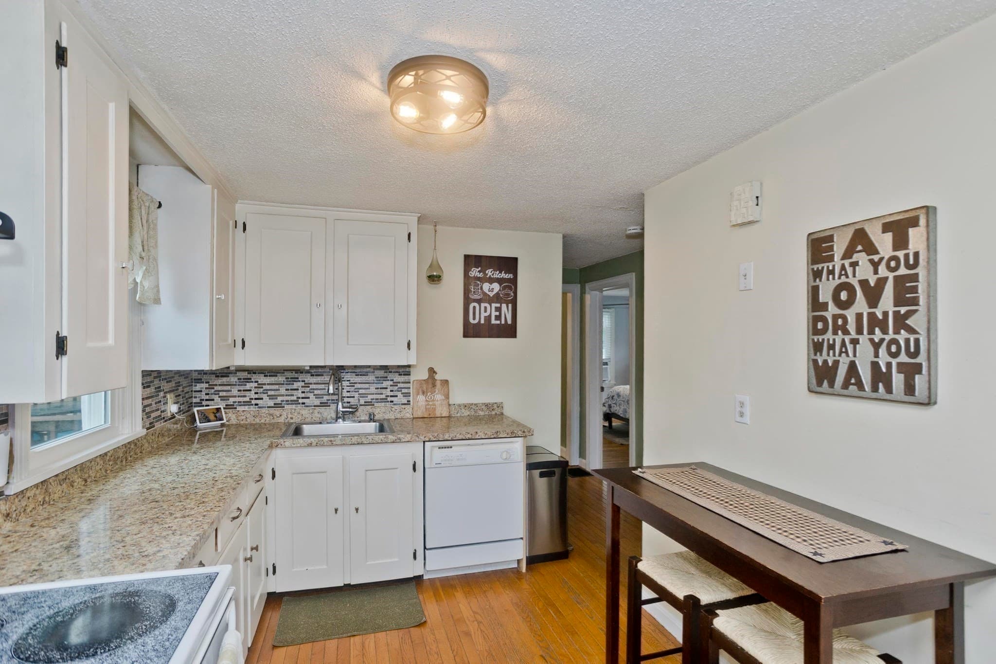Single Family Residence at 143 Winton St, Springfield MA 01118, Springfield, photo 8 of 39