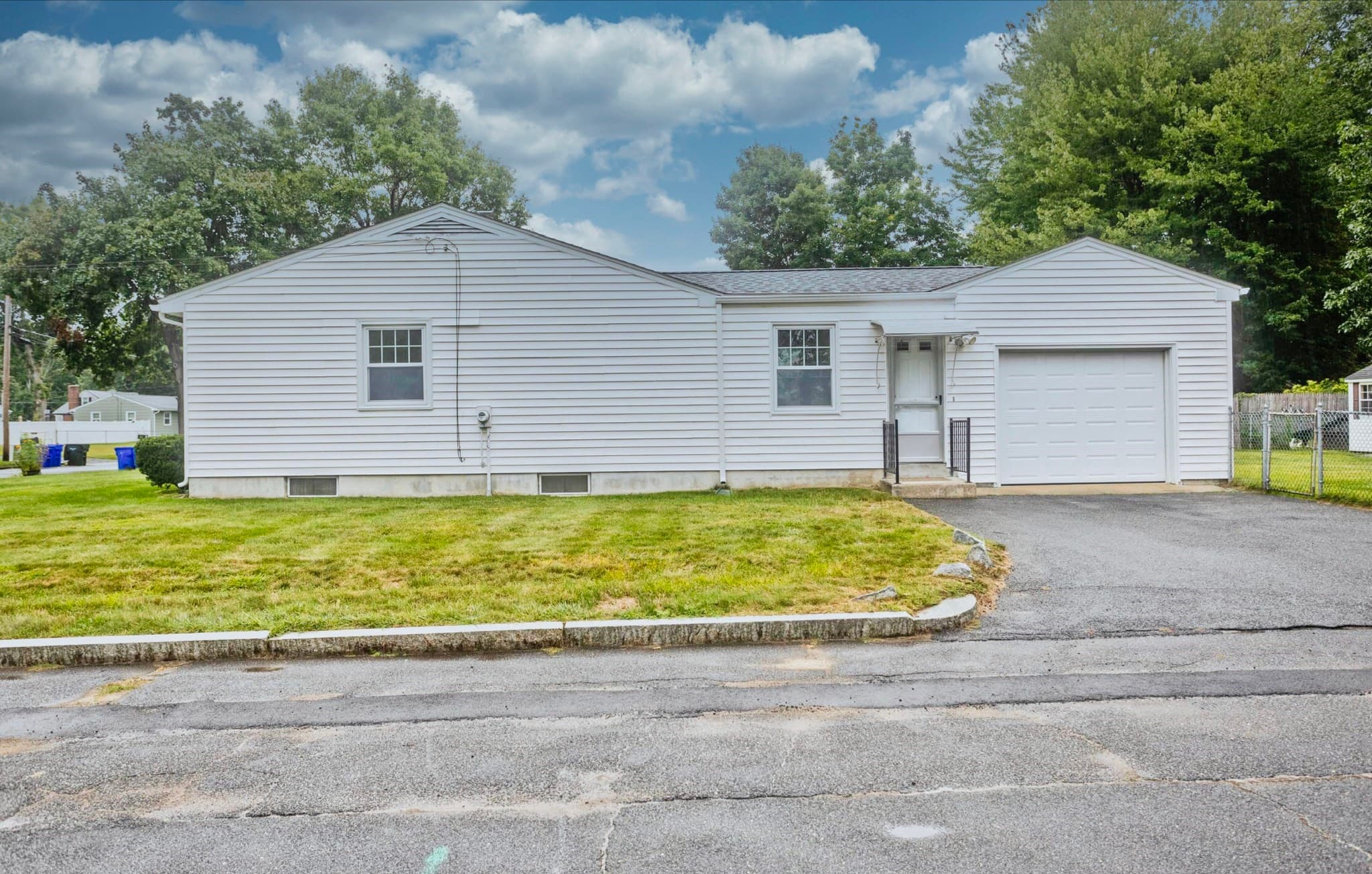 Single Family Residence at 539 Dutchess St, Springfield MA 01129, Springfield, photo 6 of 25