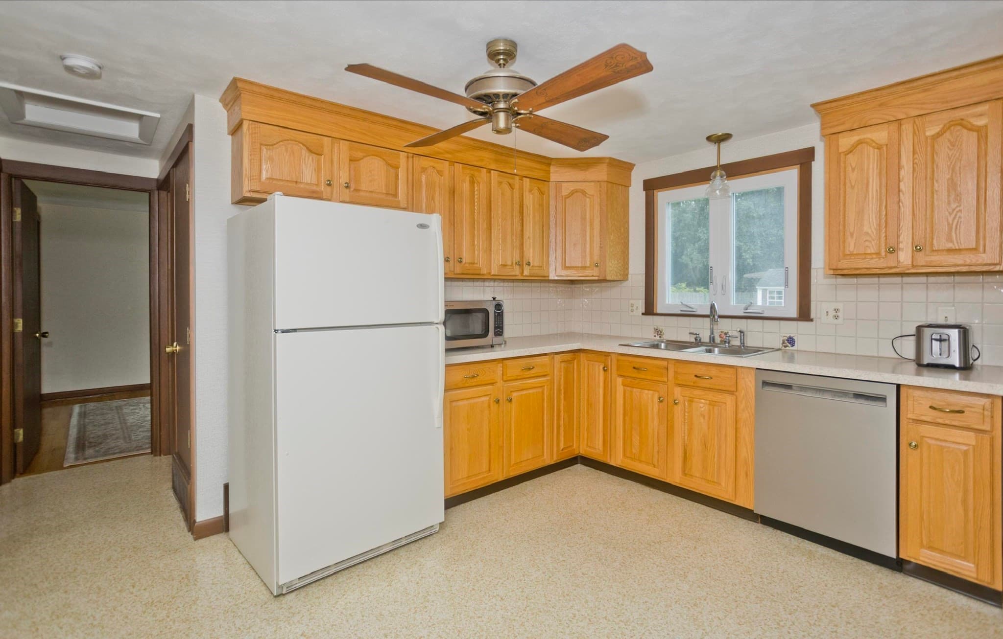 Single Family Residence at 539 Dutchess St, Springfield MA 01129, Springfield, photo 9 of 25