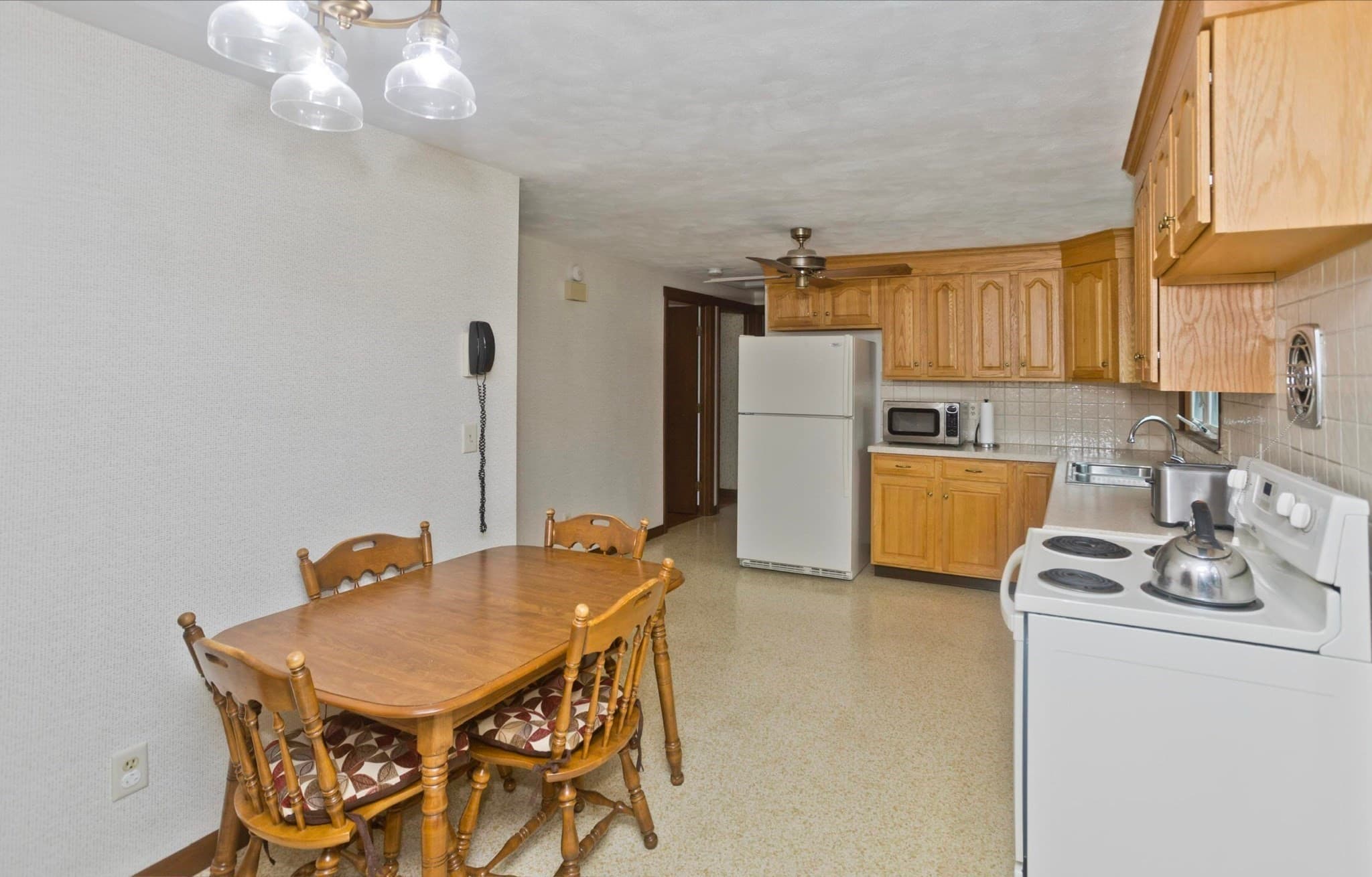Single Family Residence at 539 Dutchess St, Springfield MA 01129, Springfield, photo 11 of 25