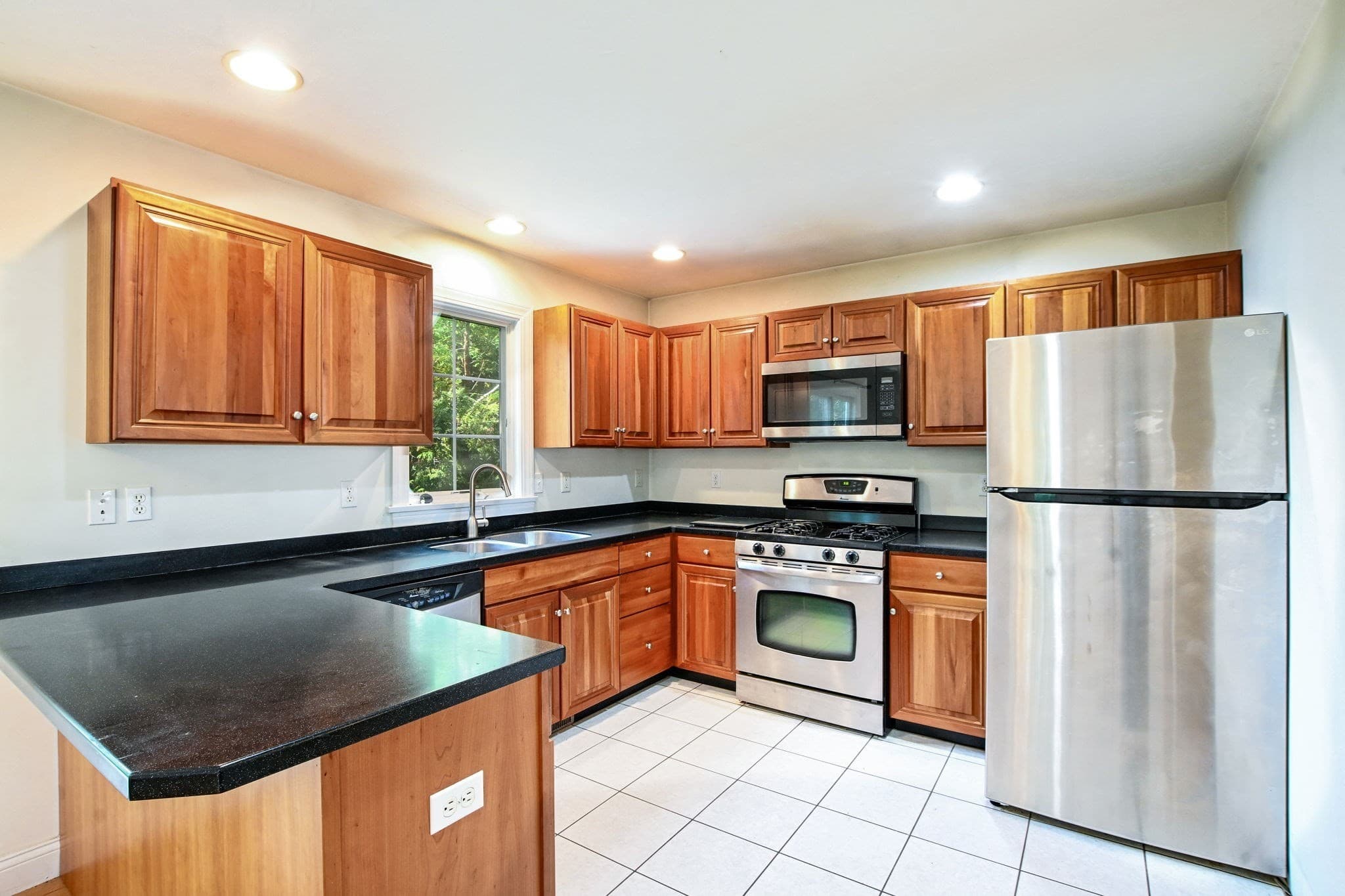 Condominium at 10A Saint Andrews Way # 10A, Falmouth MA 02536, Falmouth, photo 7 of 13