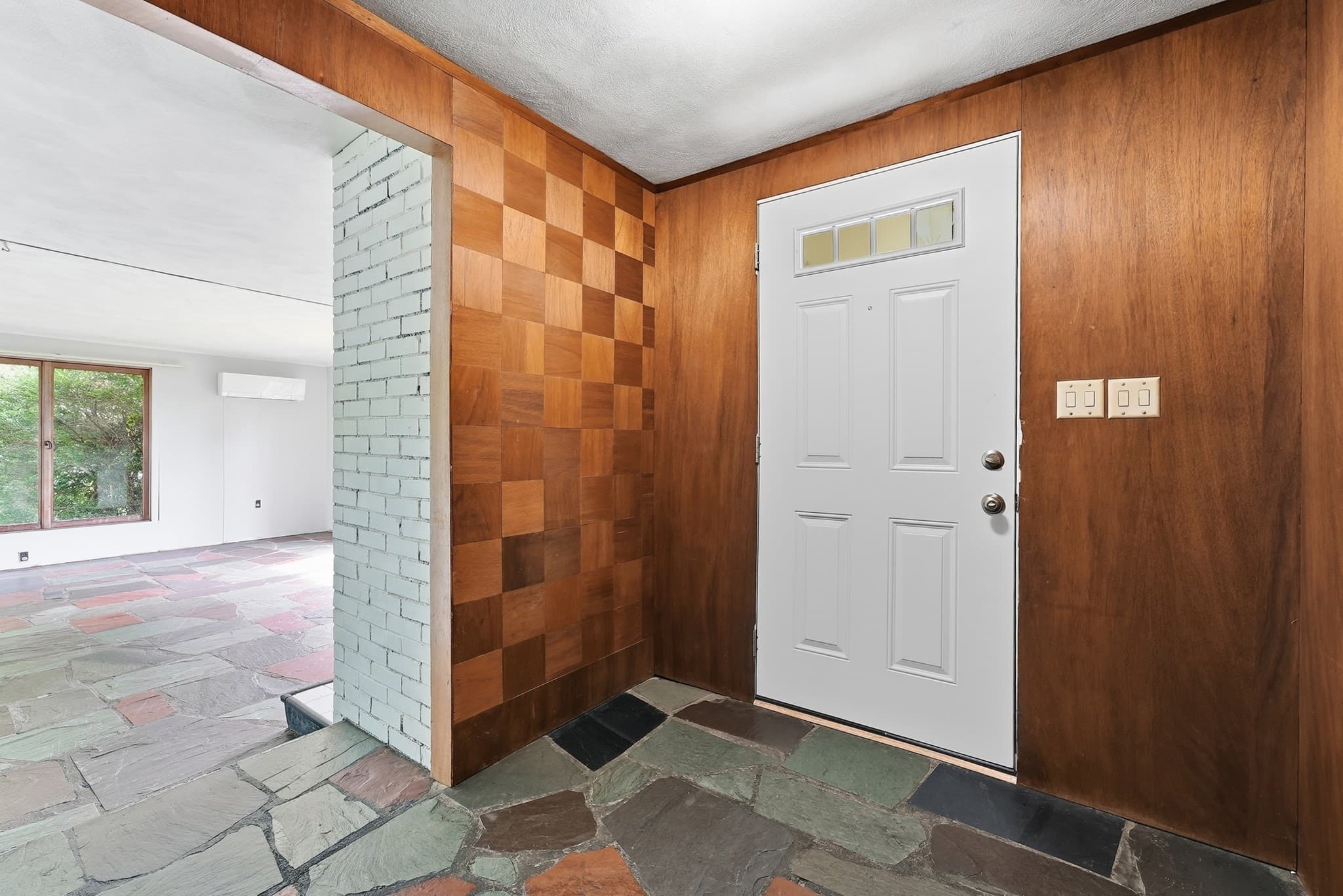 Single Family Residence at 31 Woodcrest Road, Springfield MA 01129, Springfield, photo 2 of 42