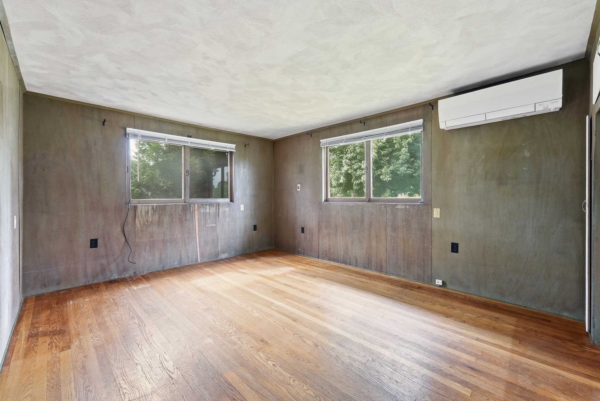 Single Family Residence at 31 Woodcrest Road, Springfield MA 01129, Springfield, photo 13 of 42