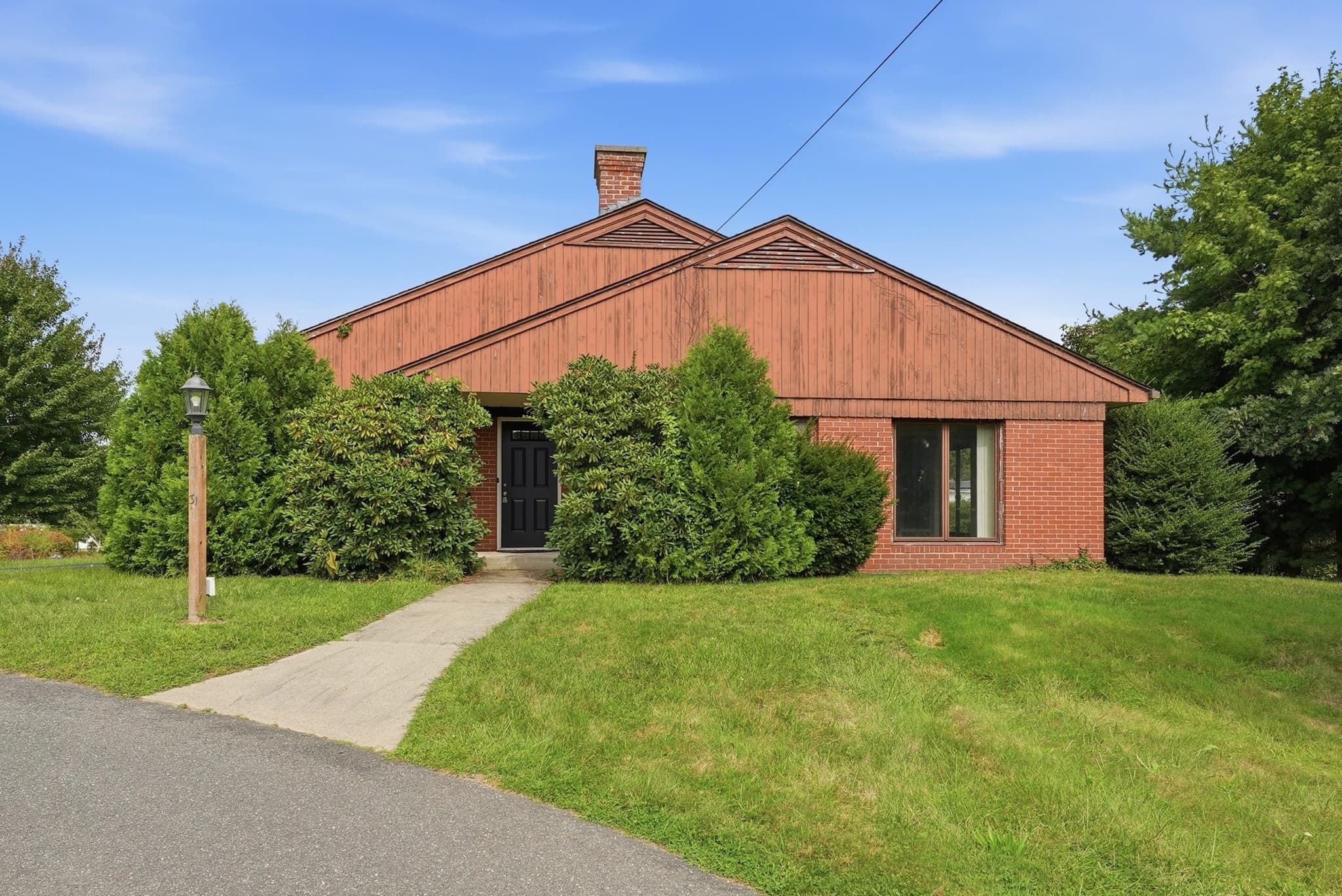 31 Woodcrest Road, Springfield MA 01129