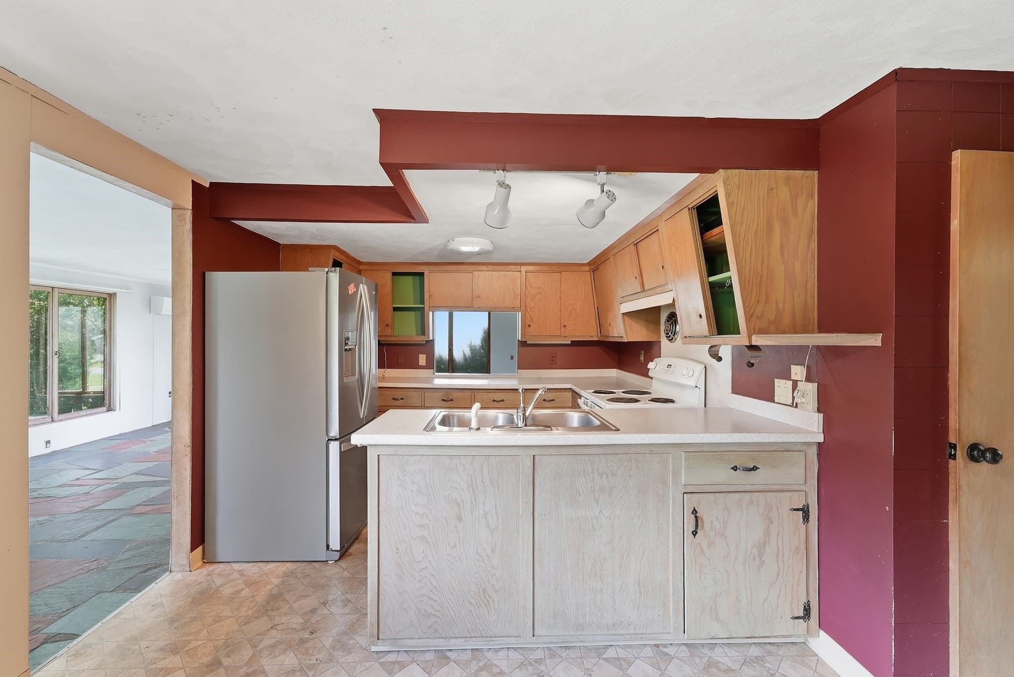 Single Family Residence at 31 Woodcrest Road, Springfield MA 01129, Springfield, photo 5 of 42