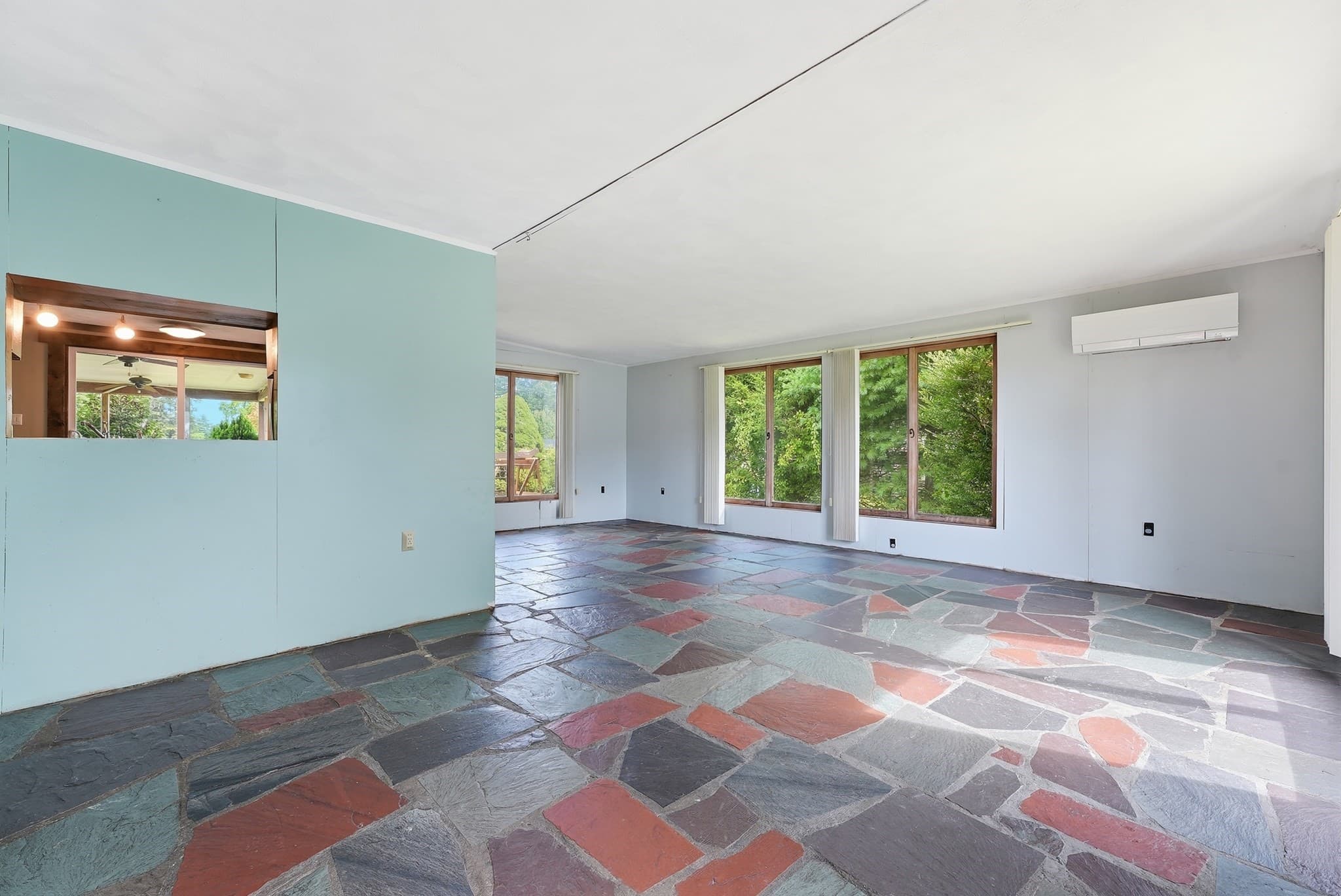 Single Family Residence at 31 Woodcrest Road, Springfield MA 01129, Springfield, photo 4 of 42