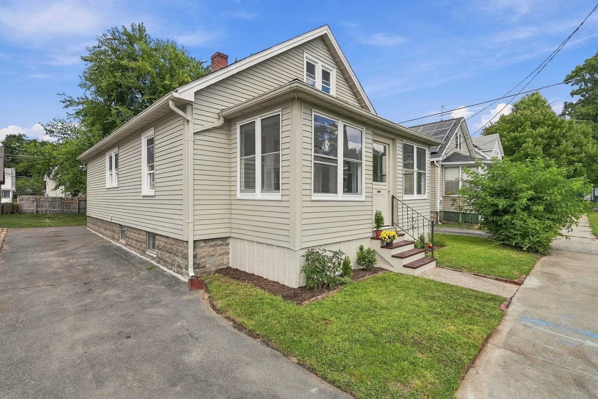 Single Family Residence at 128 Wilber St, Springfield MA 01104, Springfield, photo 3 of 29