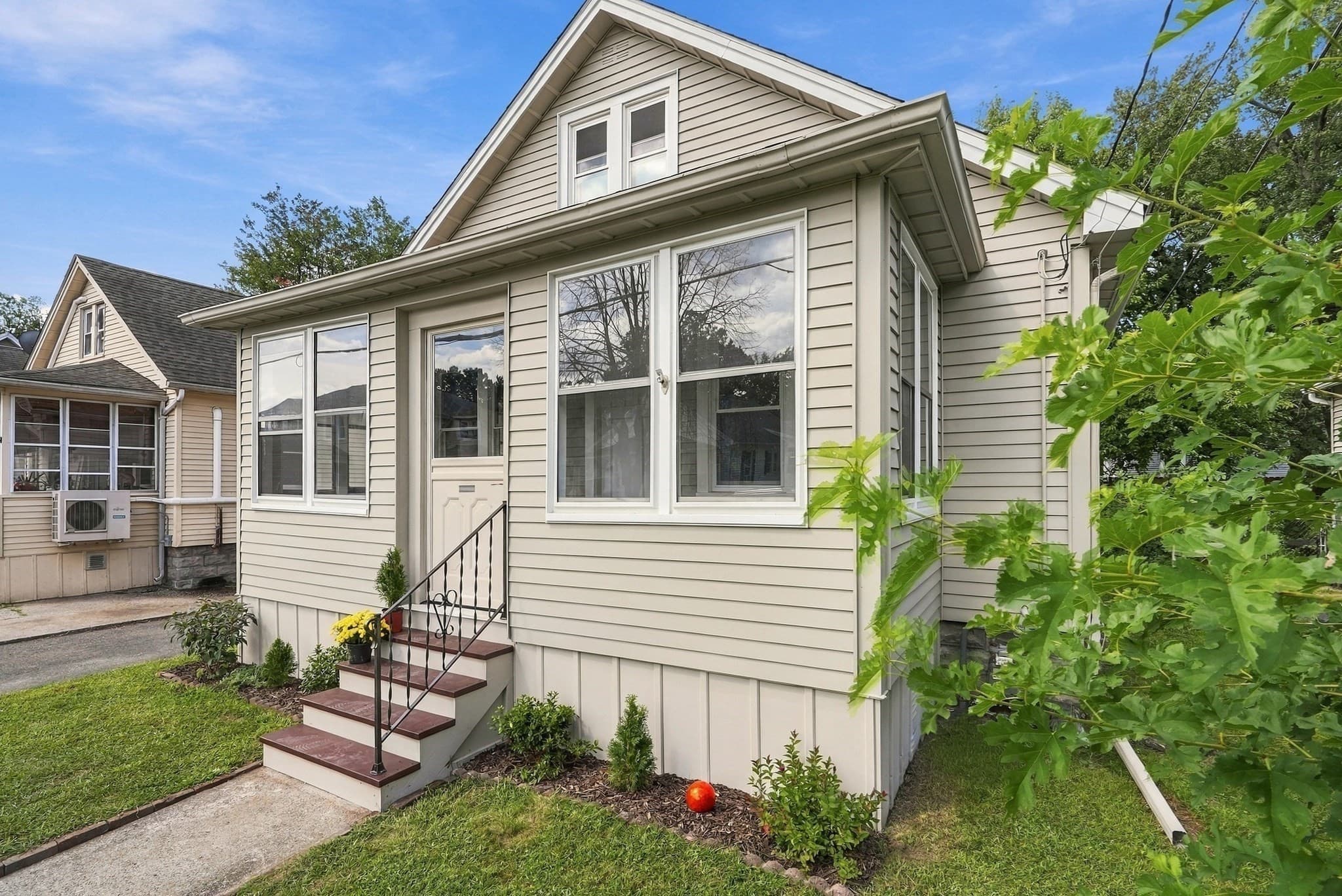 Single Family Residence at 128 Wilber St, Springfield MA 01104, Springfield, photo 4 of 29