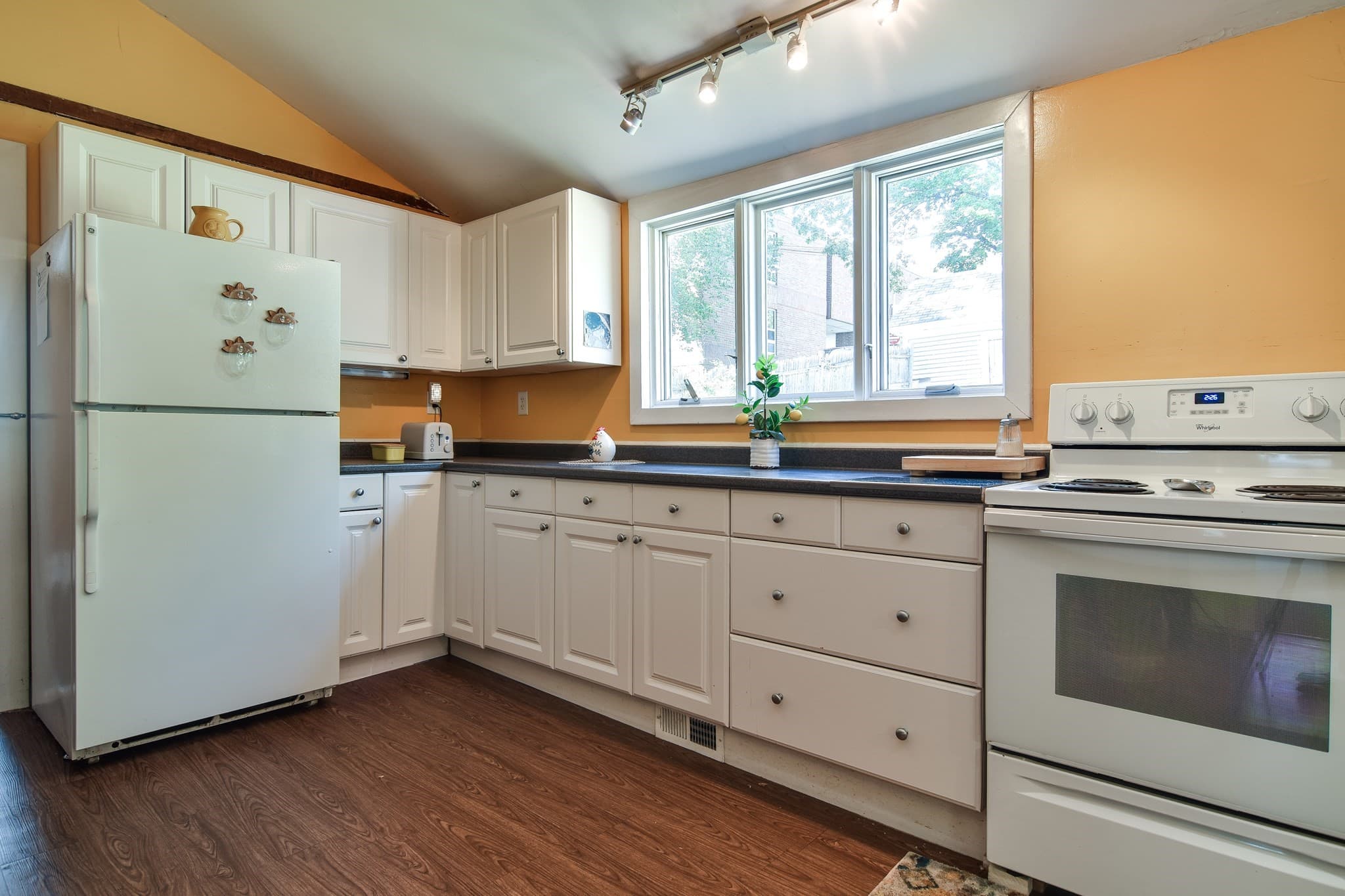 Condominium at 22 Chestnut Street # 22, Framingham MA 01701, Framingham, photo 8 of 23