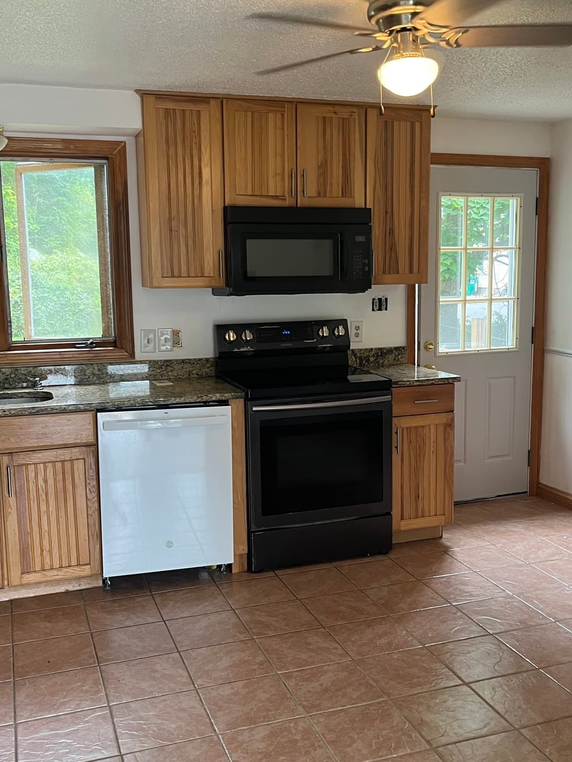 Single Family Residence at 112 Border # 112, Northbridge MA 01588, Northbridge, photo 3 of 8
