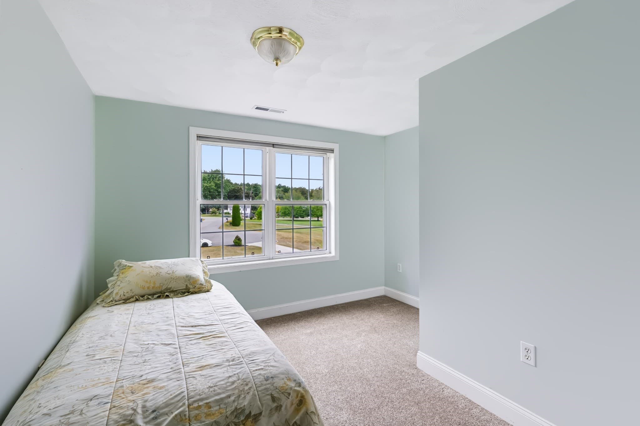 Single Family Residence at 4 Day Break Dr, Plaistow NH 03865, Plaistow, photo 27 of 42