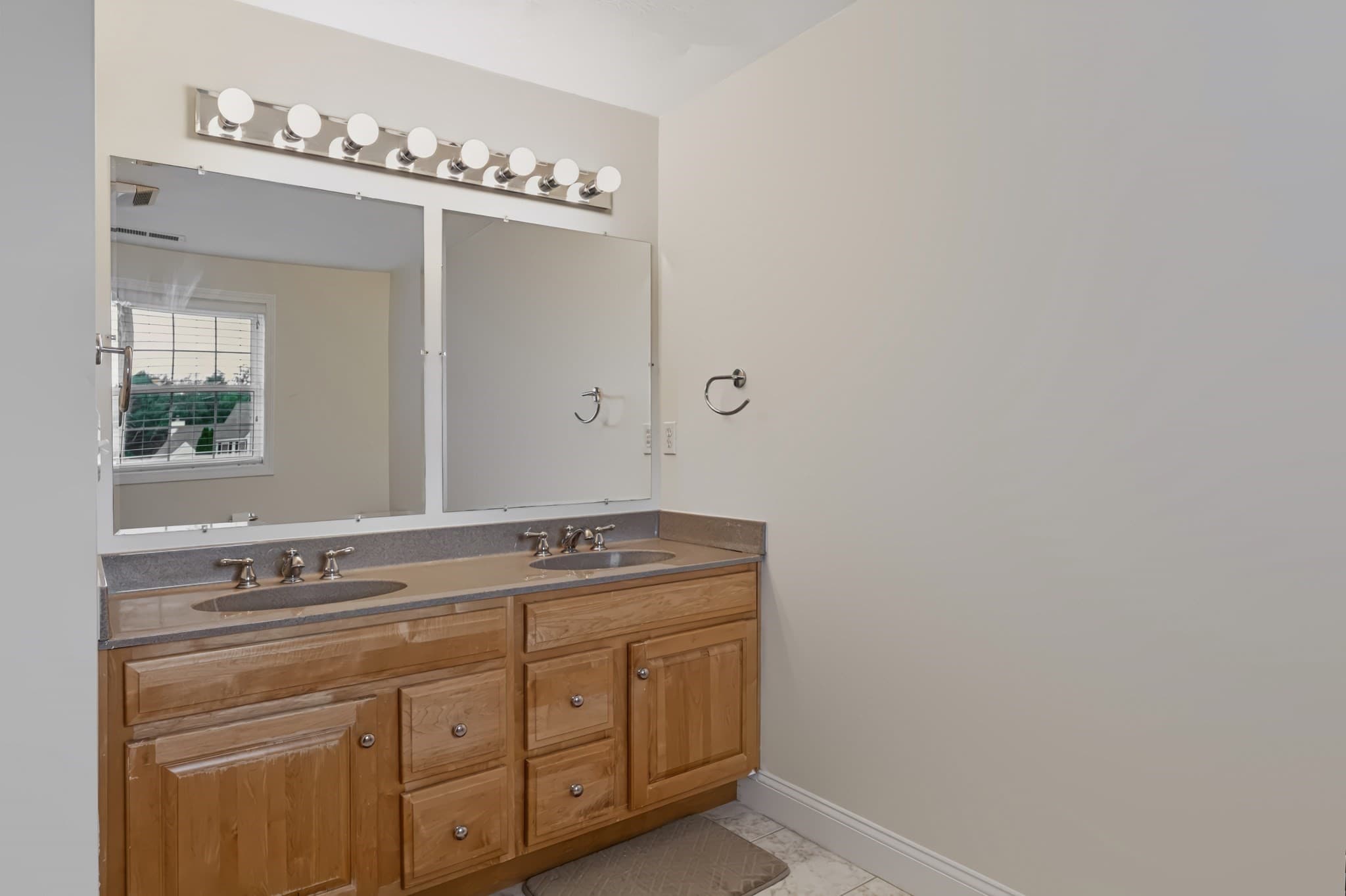 Single Family Residence at 4 Day Break Dr, Plaistow NH 03865, Plaistow, photo 33 of 42