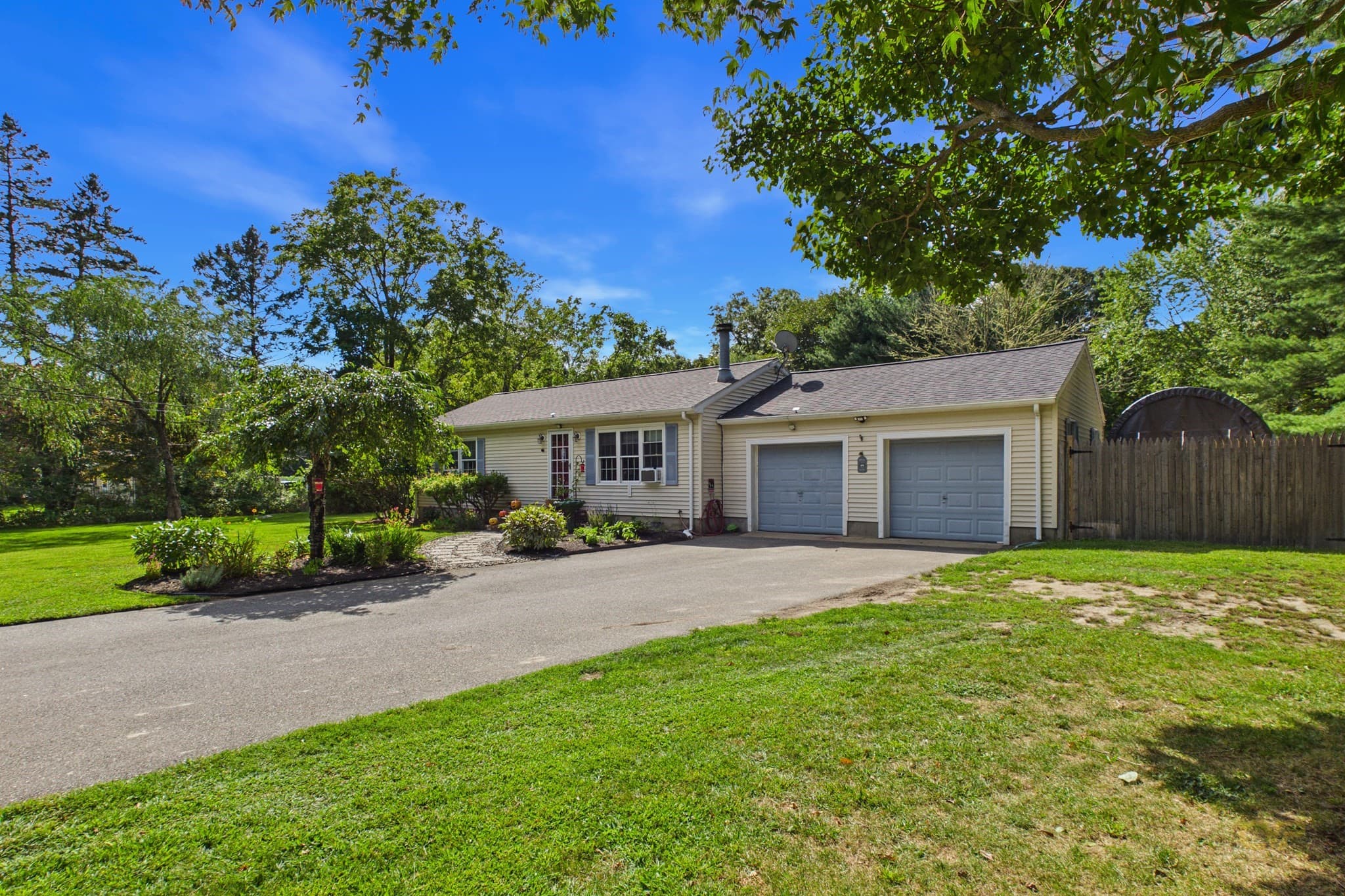 Single Family Residence at 247 Perry Hill Rd, Acushnet MA 02743, Acushnet, photo 2 of 29