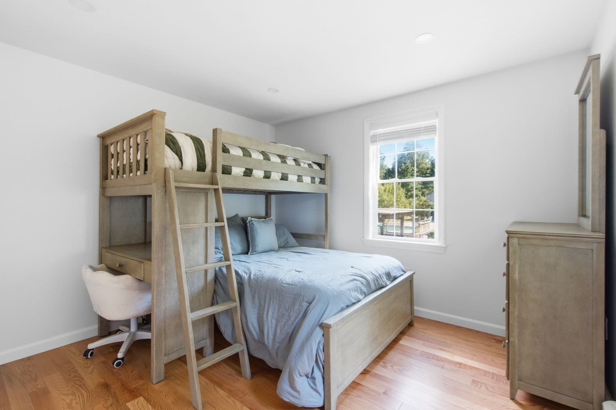 Single Family Residence at 1 Fellowship Cir, Wareham MA 02576, Wareham, photo 13 of 42