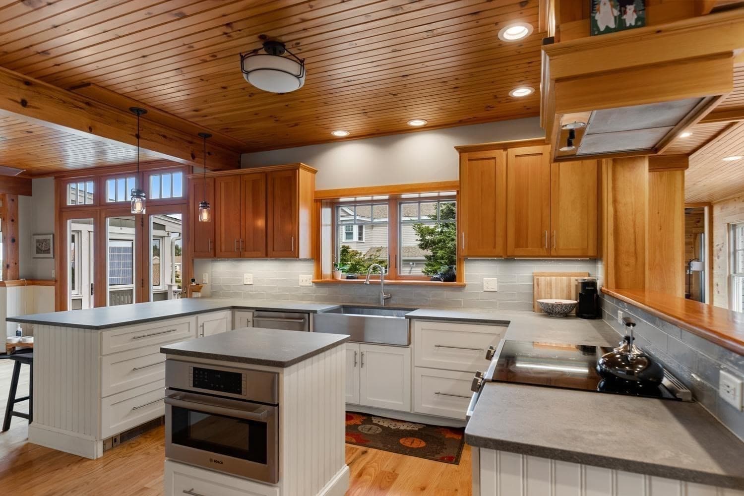 Single Family Residence at 18 Holly St, Gloucester MA 01930, Gloucester, photo 6 of 39