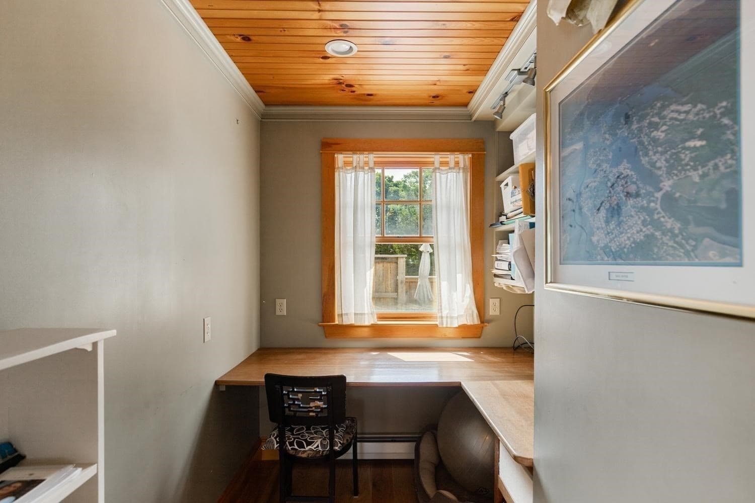 Single Family Residence at 18 Holly St, Gloucester MA 01930, Gloucester, photo 10 of 39
