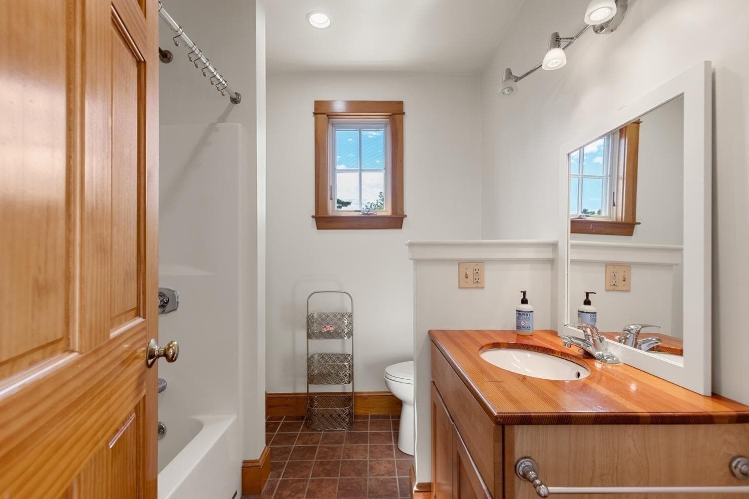 Single Family Residence at 18 Holly St, Gloucester MA 01930, Gloucester, photo 25 of 39
