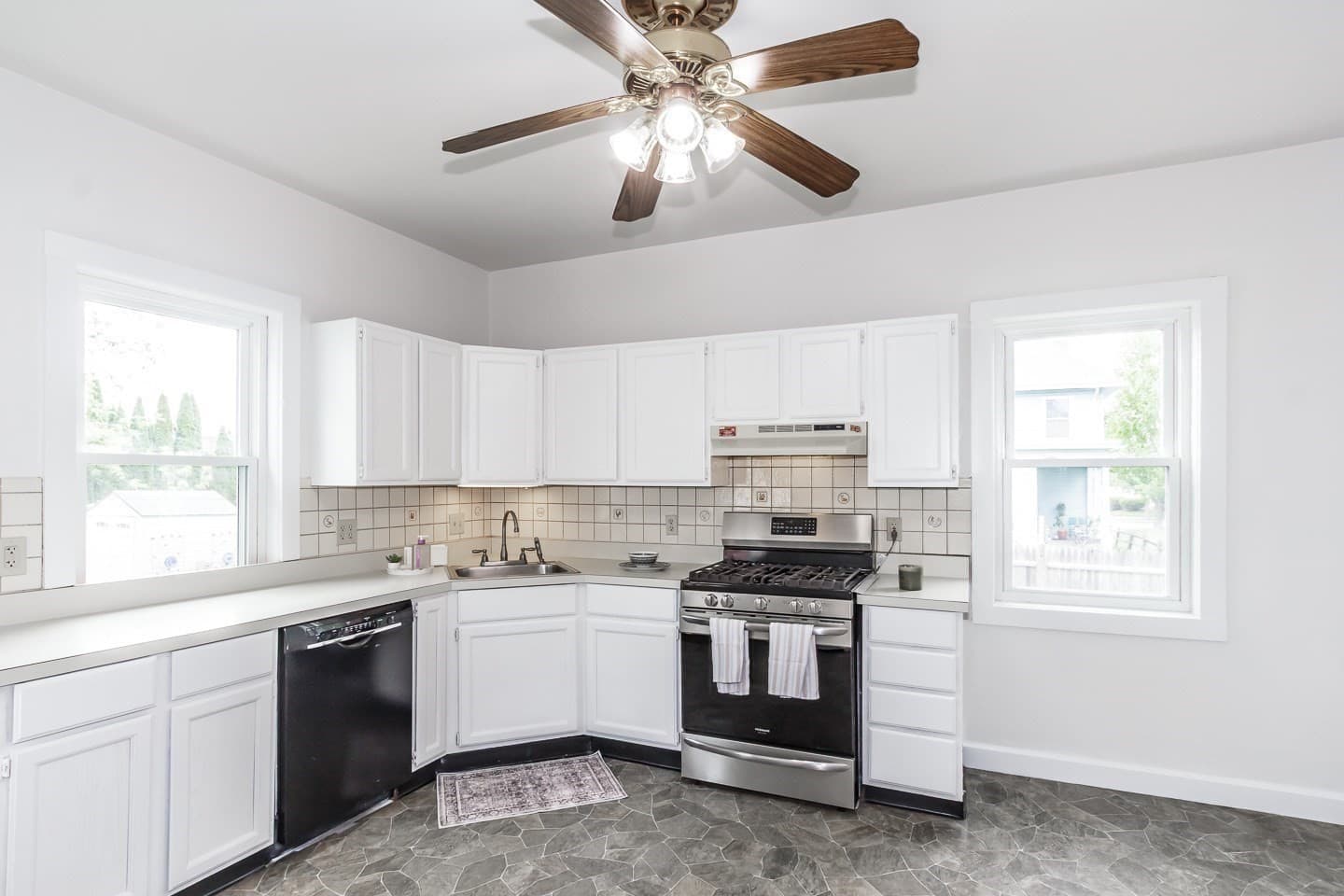 Single Family Residence at 10 Elm Ct, Andover MA 01810, Andover, photo 6 of 34