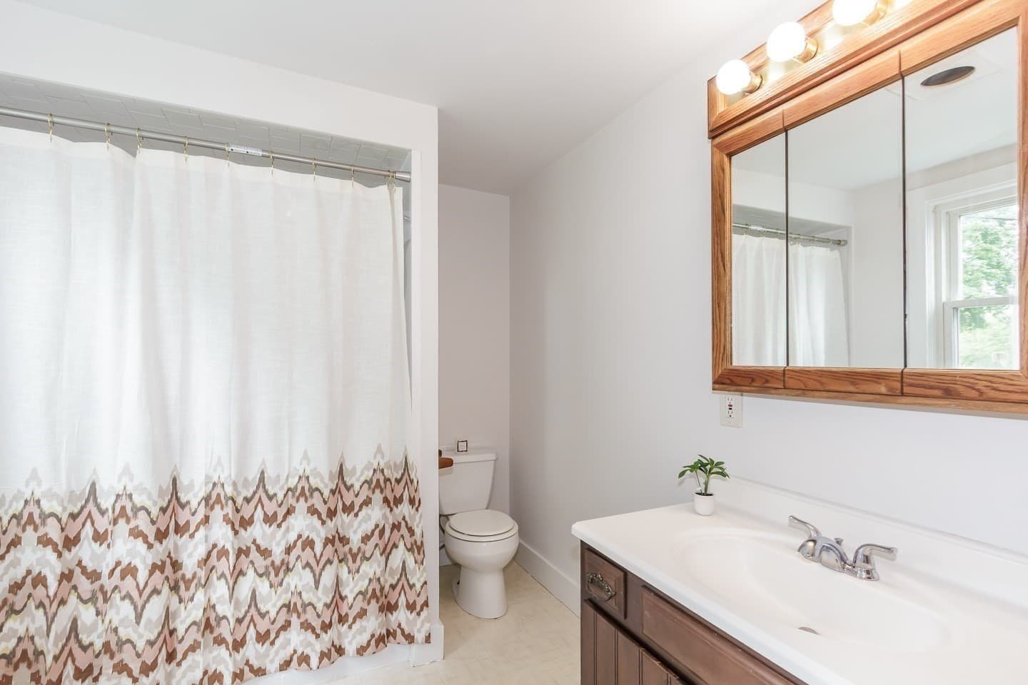 Single Family Residence at 10 Elm Ct, Andover MA 01810, Andover, photo 9 of 34