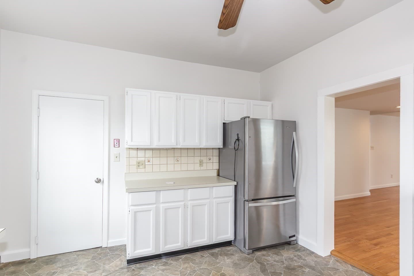 Single Family Residence at 10 Elm Ct, Andover MA 01810, Andover, photo 8 of 34