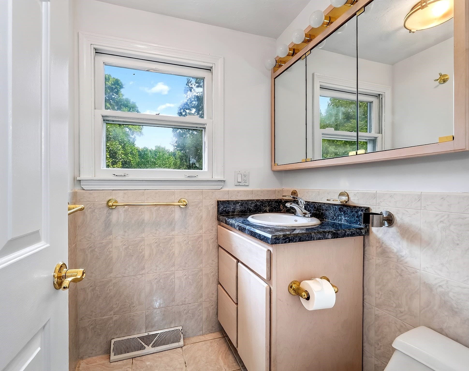 Condominium at 24 Lisa Rd # 24, Randolph MA 02368, Randolph, photo 7 of 27