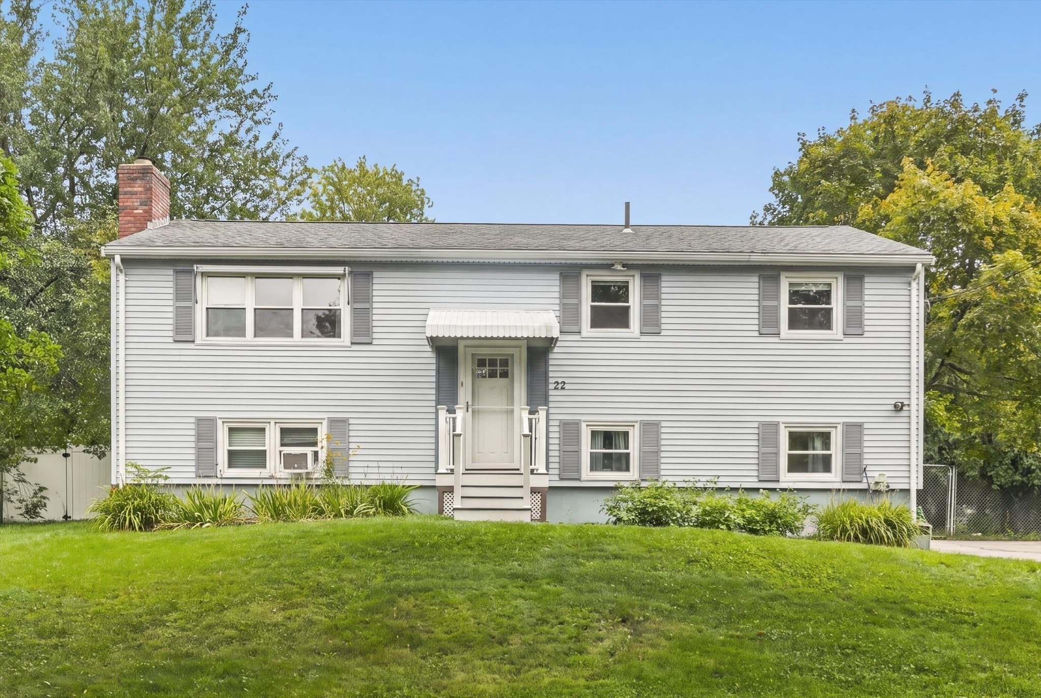 22 Woodbury St, Salem NH 03079