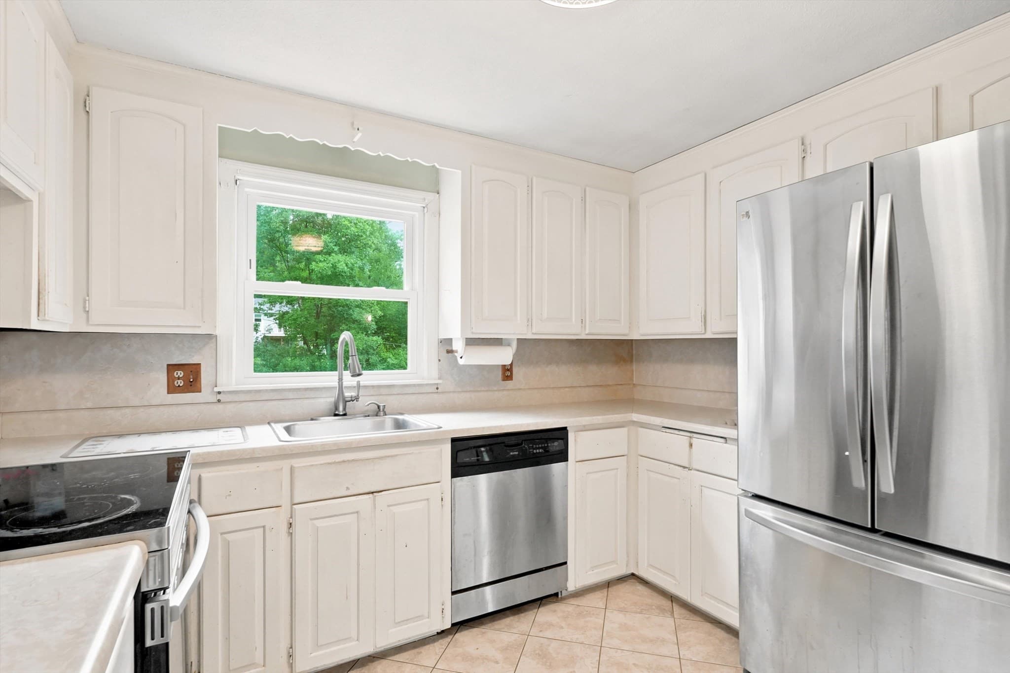 Single Family Residence at 22 Woodbury St, Salem NH 03079, Salem, photo 10 of 34