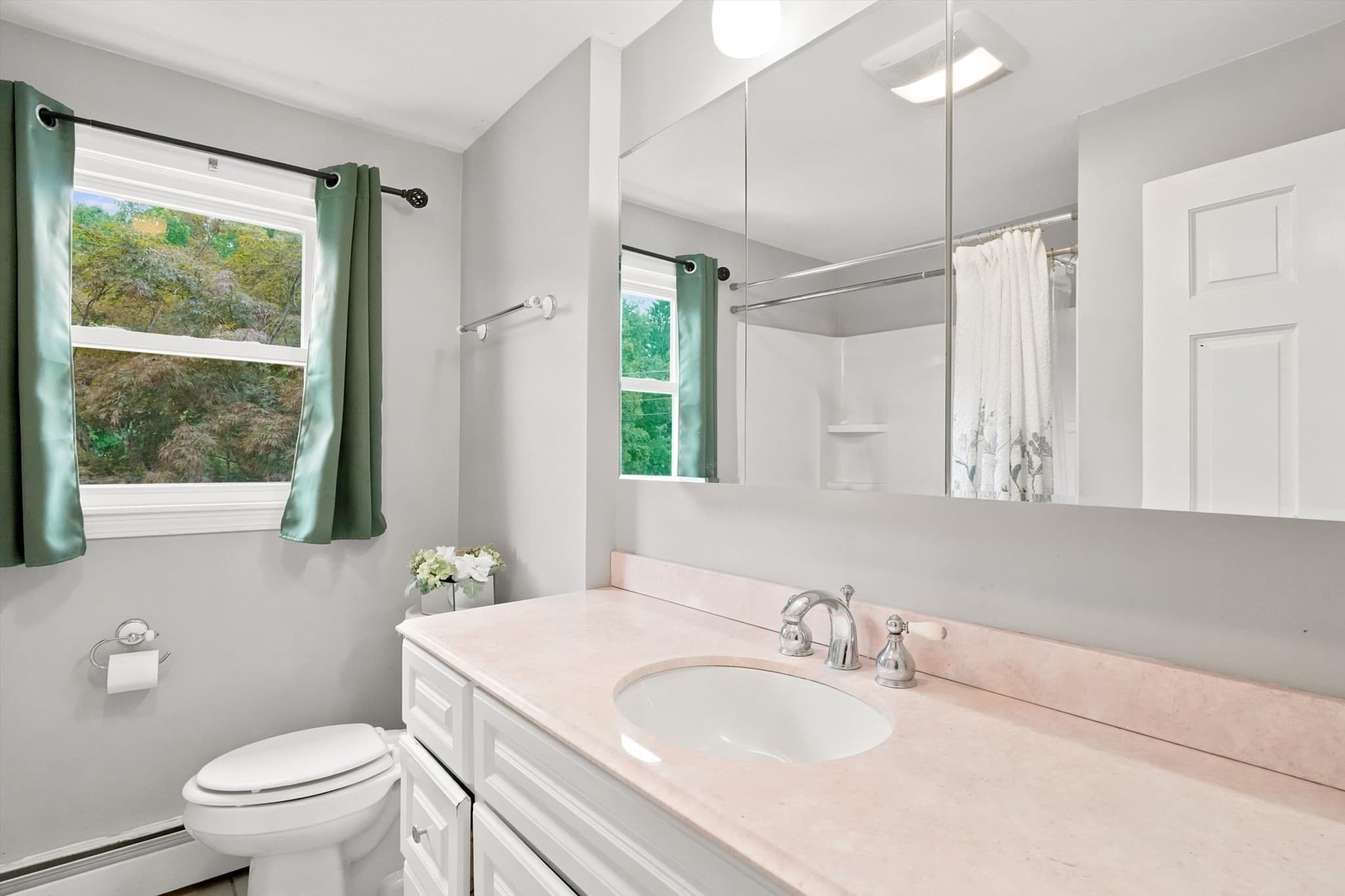 Single Family Residence at 22 Woodbury St, Salem NH 03079, Salem, photo 15 of 34