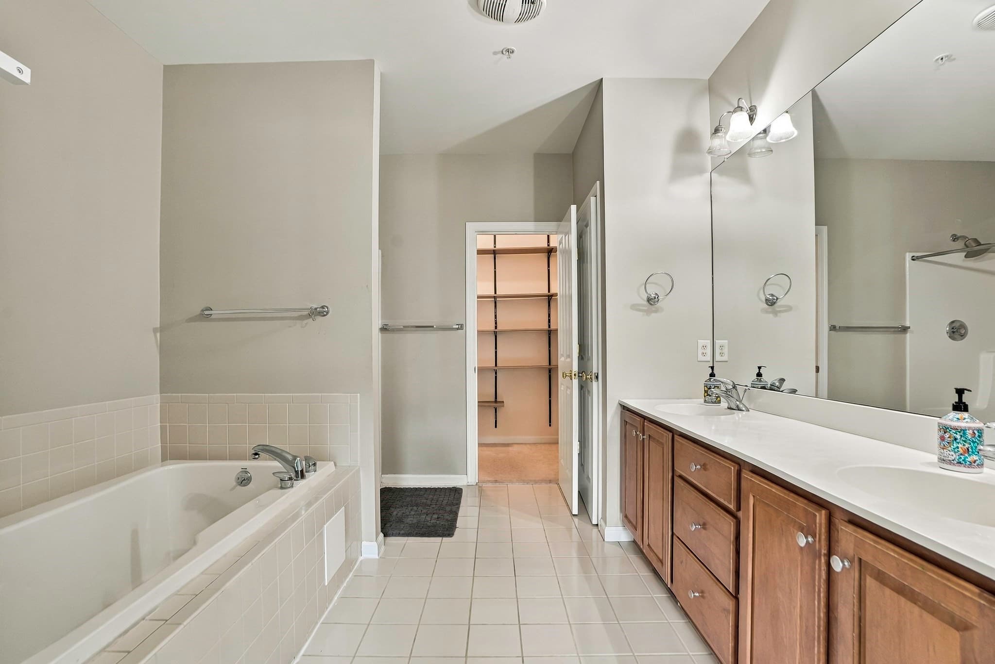 Condominium at 38 Cherry Ln # 38, Grafton MA 01560, photo 12 of 41