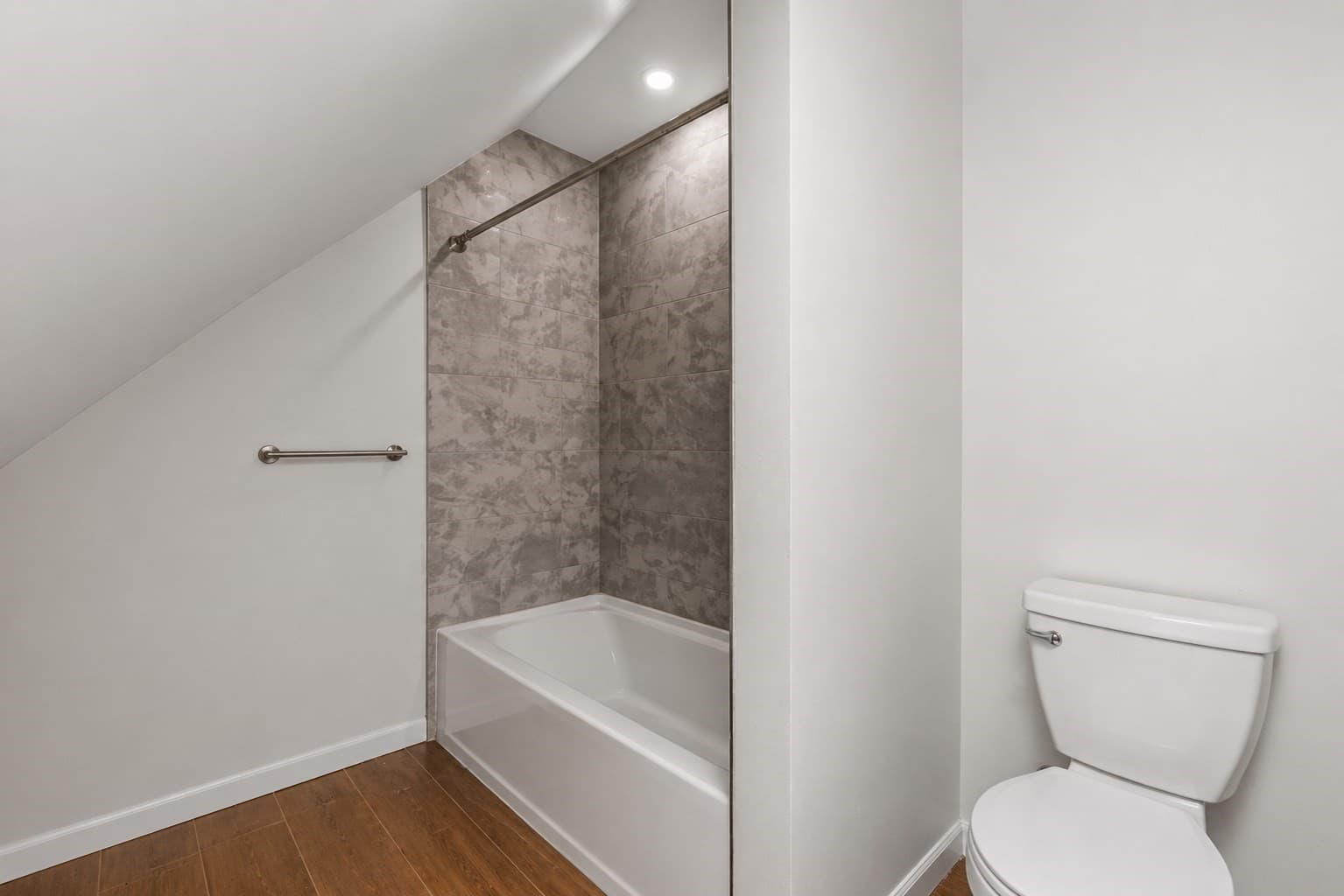 3 Family at 37 Stonehurst, Boston MA 02122, photo 20 of 25
