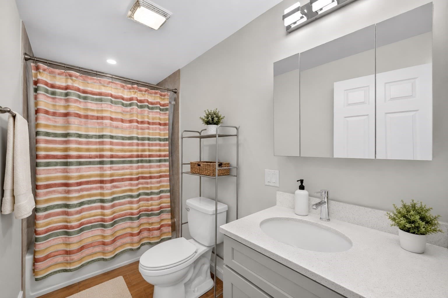 3 Family at 37 Stonehurst, Boston MA 02122, photo 10 of 25