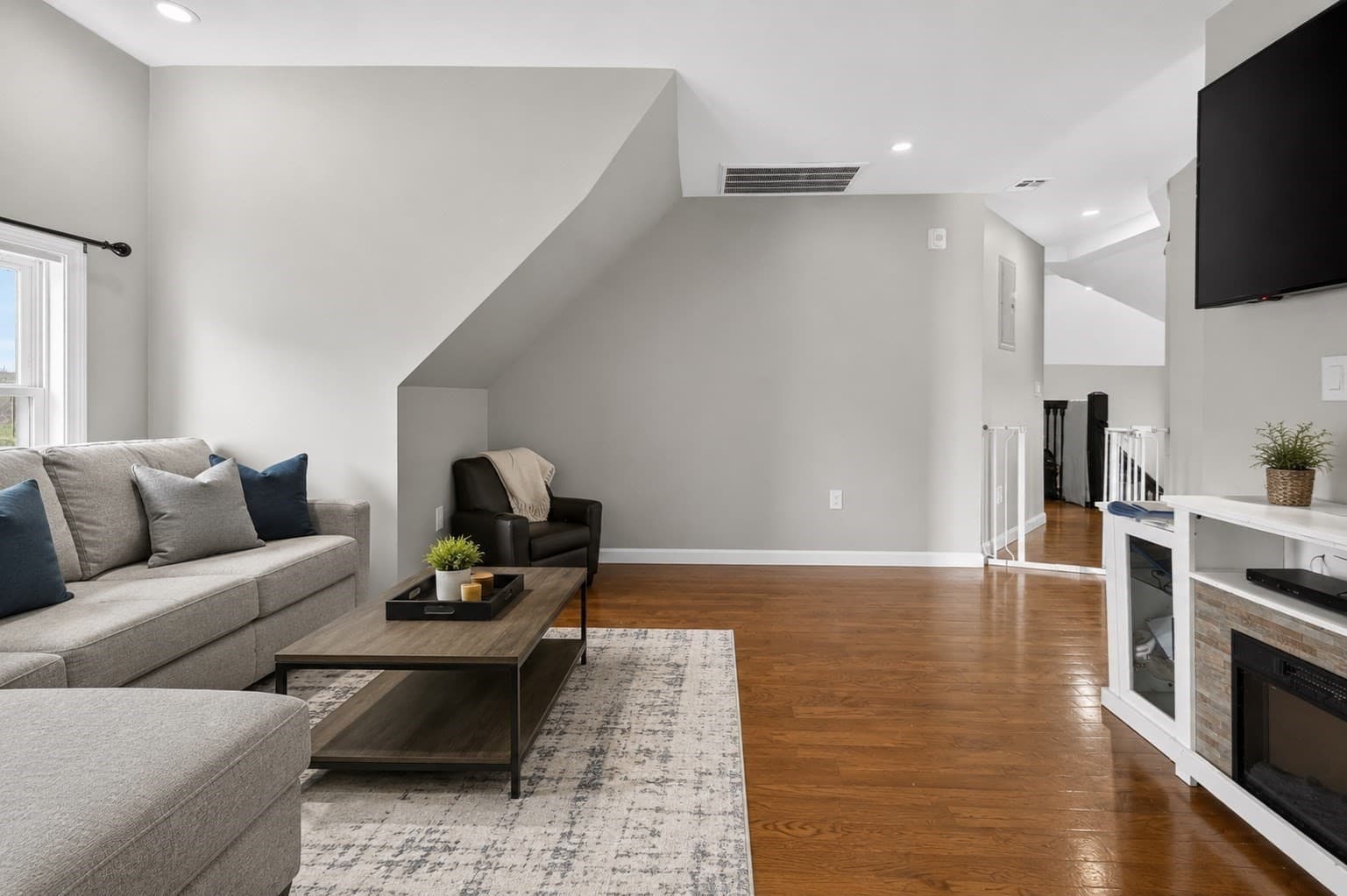 3 Family at 37 Stonehurst, Boston MA 02122, photo 8 of 25