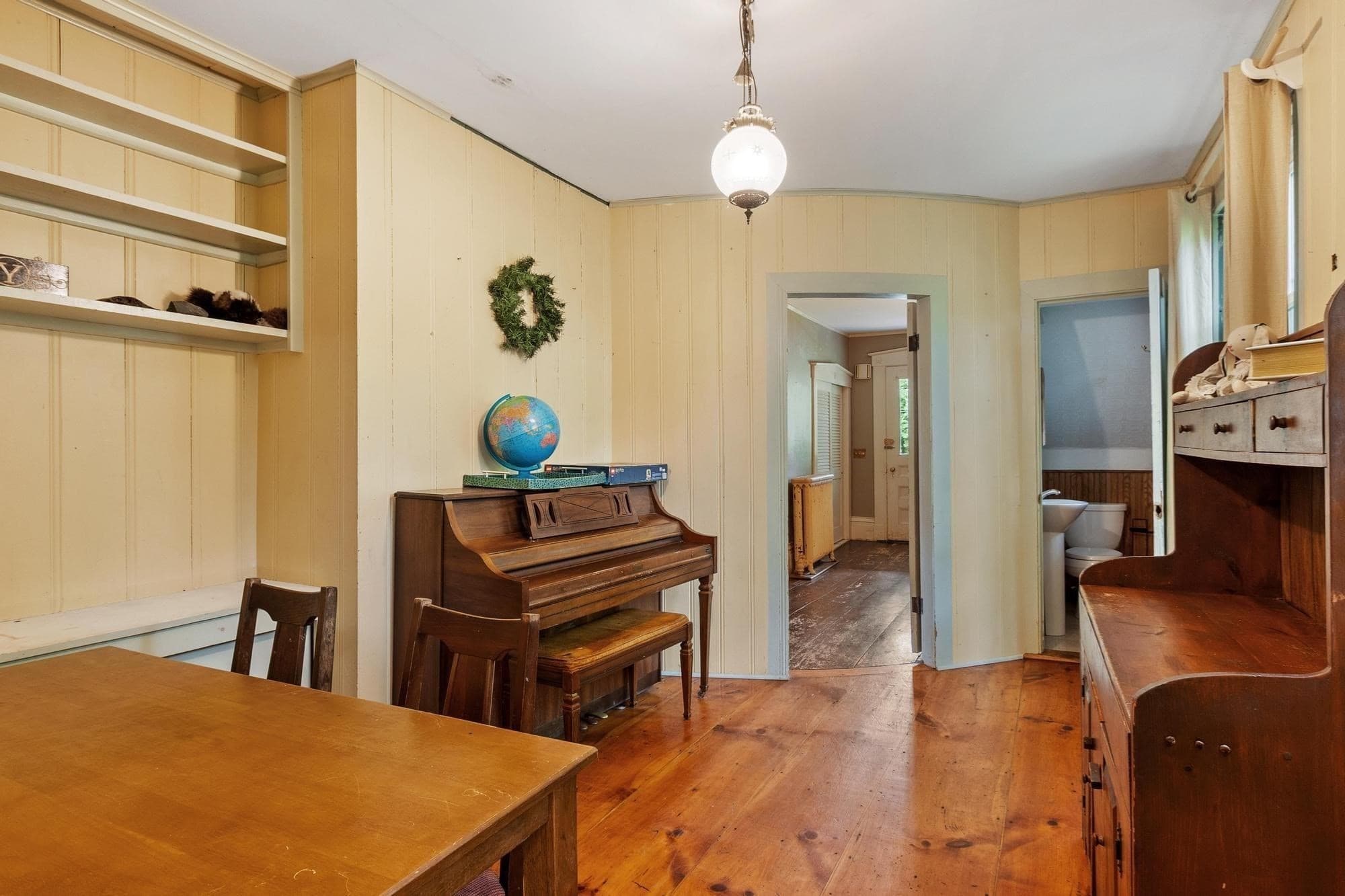 Single Family Residence at 46 Broad St, Barre MA 01005, Barre, photo 7 of 27