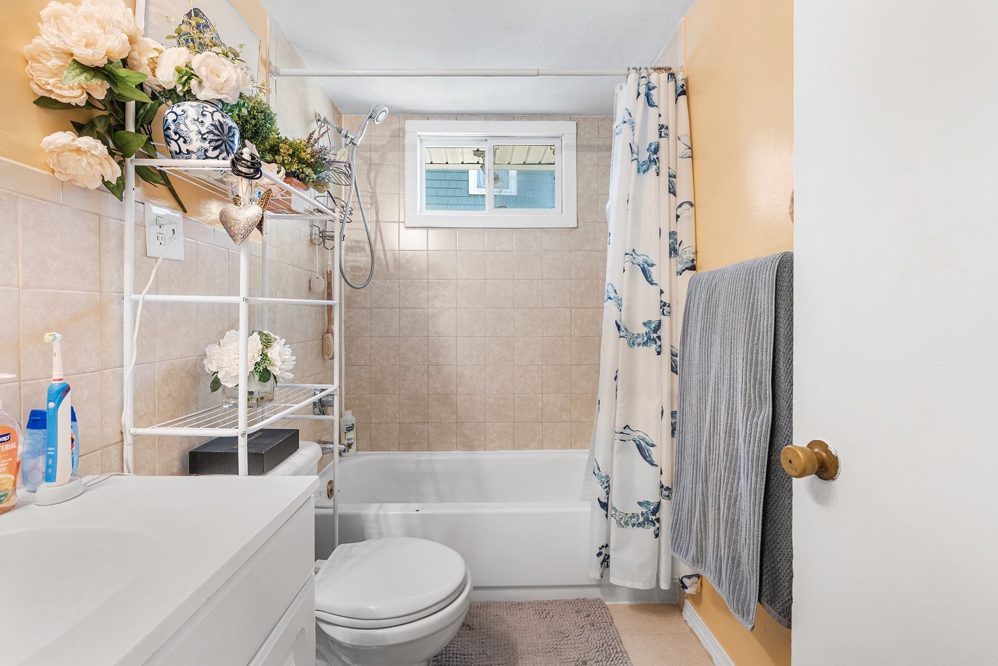 Single Family Residence at 104 College Farm Rd, Waltham MA 02451, Waltham, photo 7 of 26