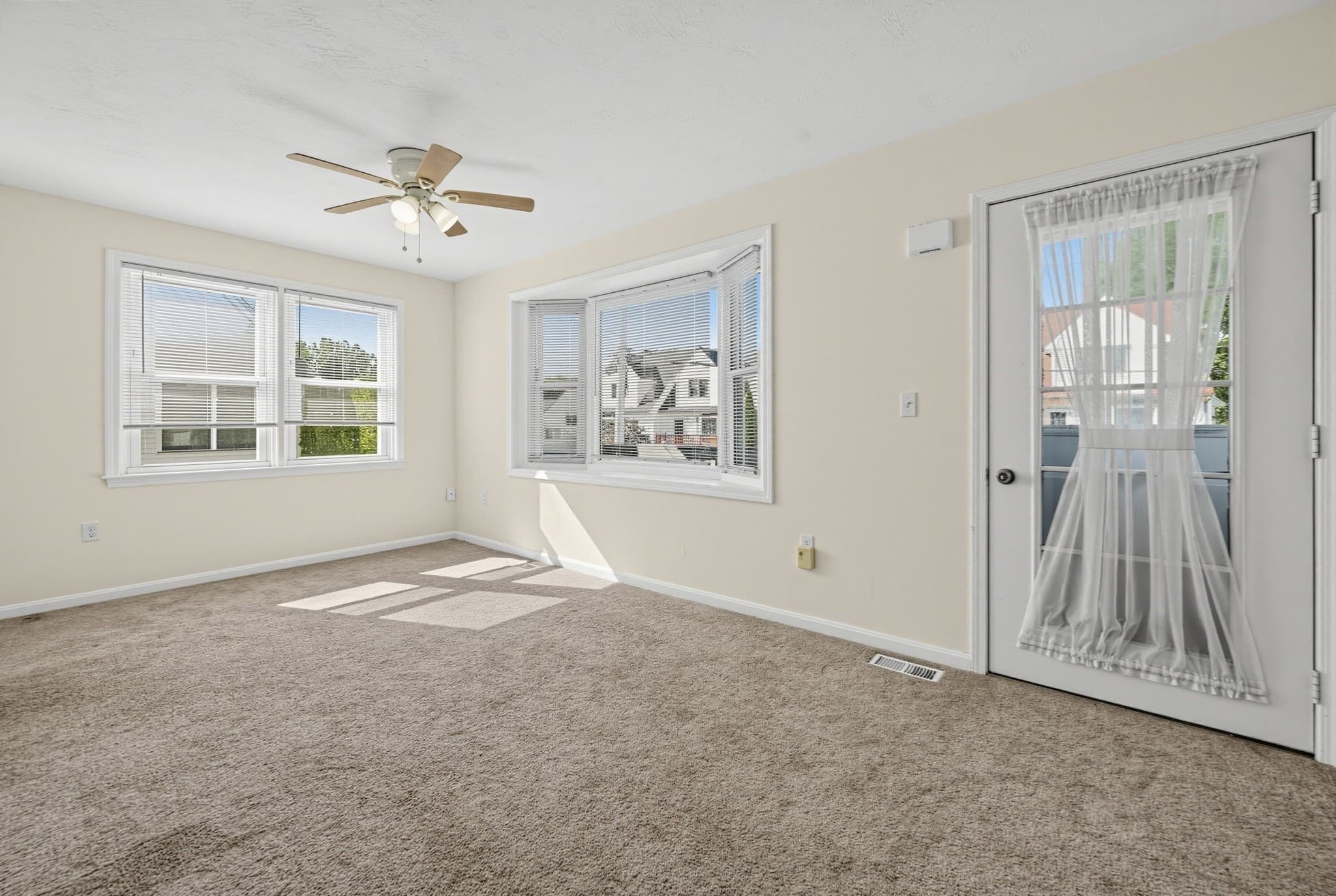 Condominium at 8 Mahogany Run # 8, Leominster MA 01453, Leominster, photo 3 of 34