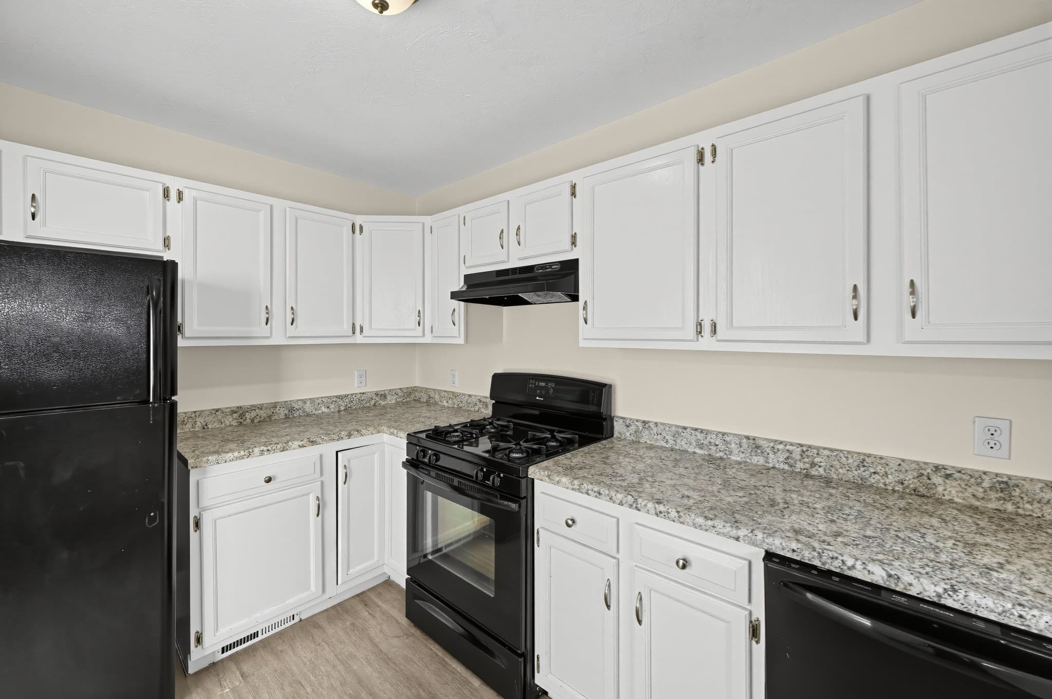 Condominium at 8 Mahogany Run # 8, Leominster MA 01453, Leominster, photo 10 of 34