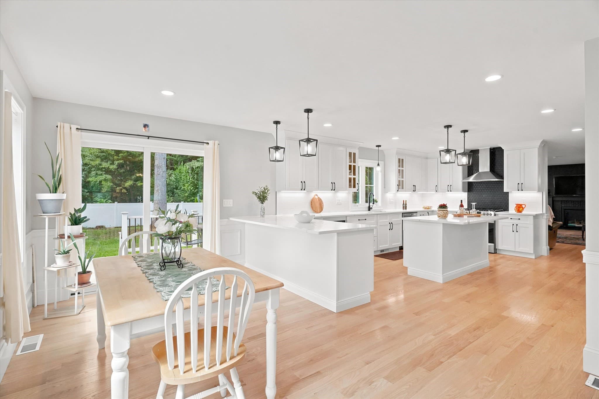 Single Family Residence at 6 Mcdonald Rd, Wilmington MA 01887, Wilmington, photo 8 of 41