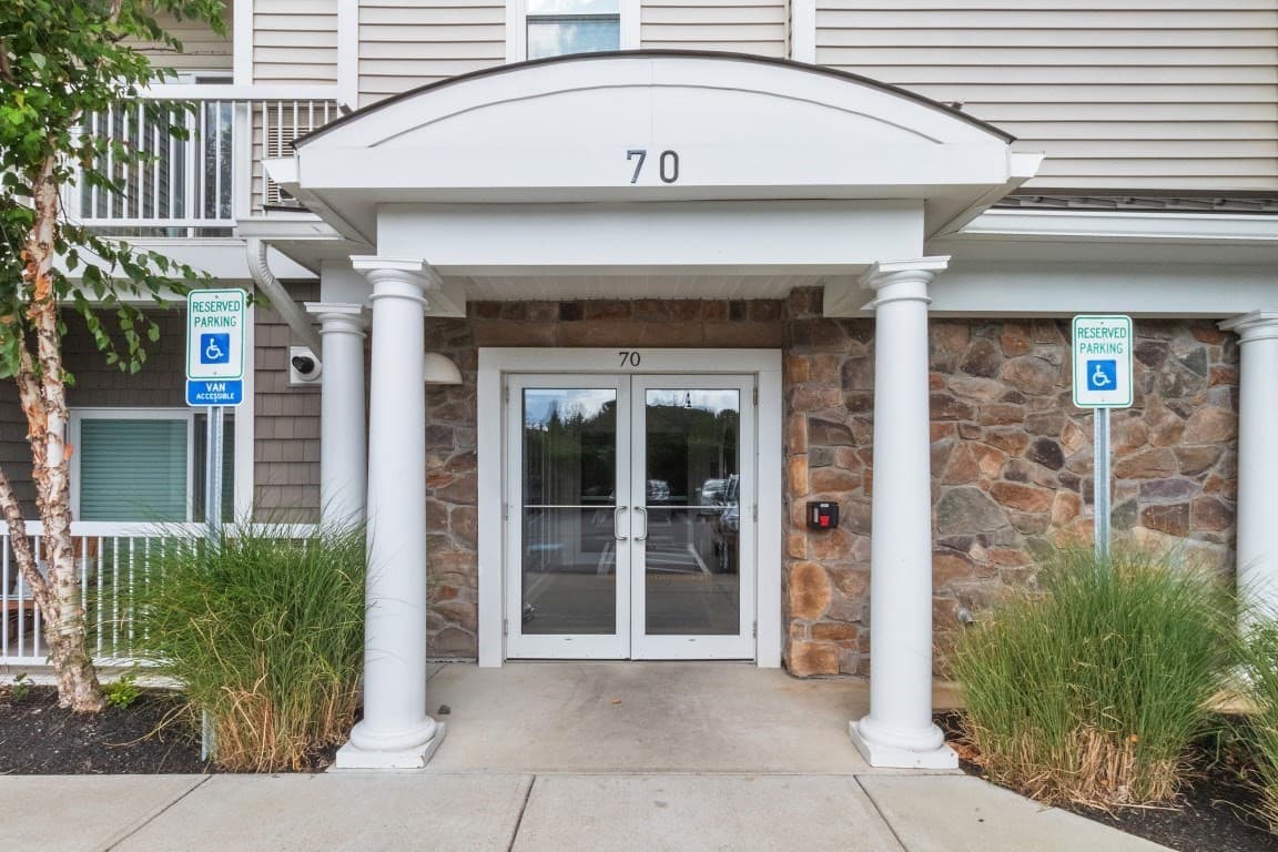 70 Trotter Rd # 4304, Weymouth MA 02190