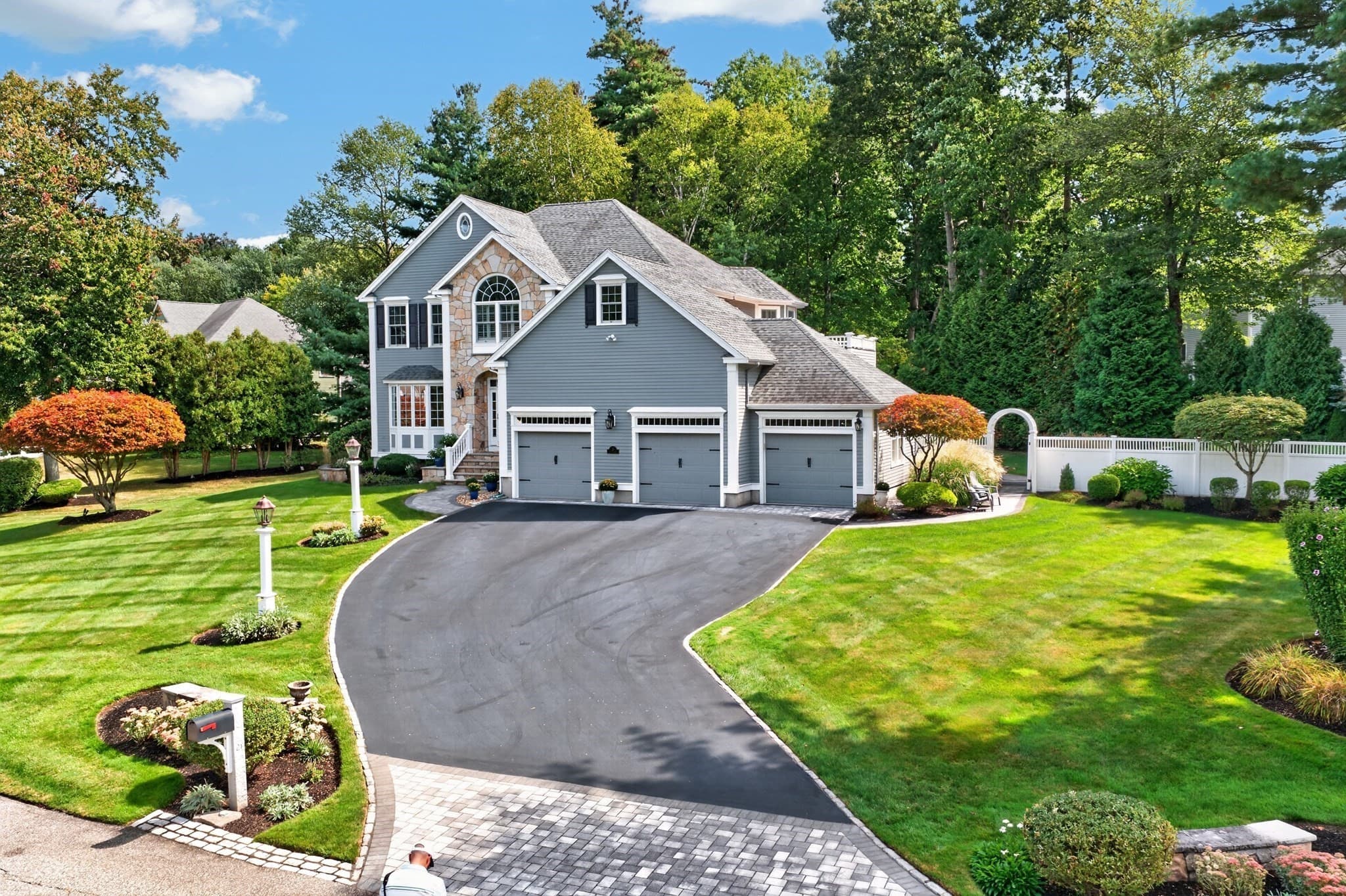 Single Family Residence at 21 Somerset Dr, Andover MA 01810, Andover, photo 2 of 42